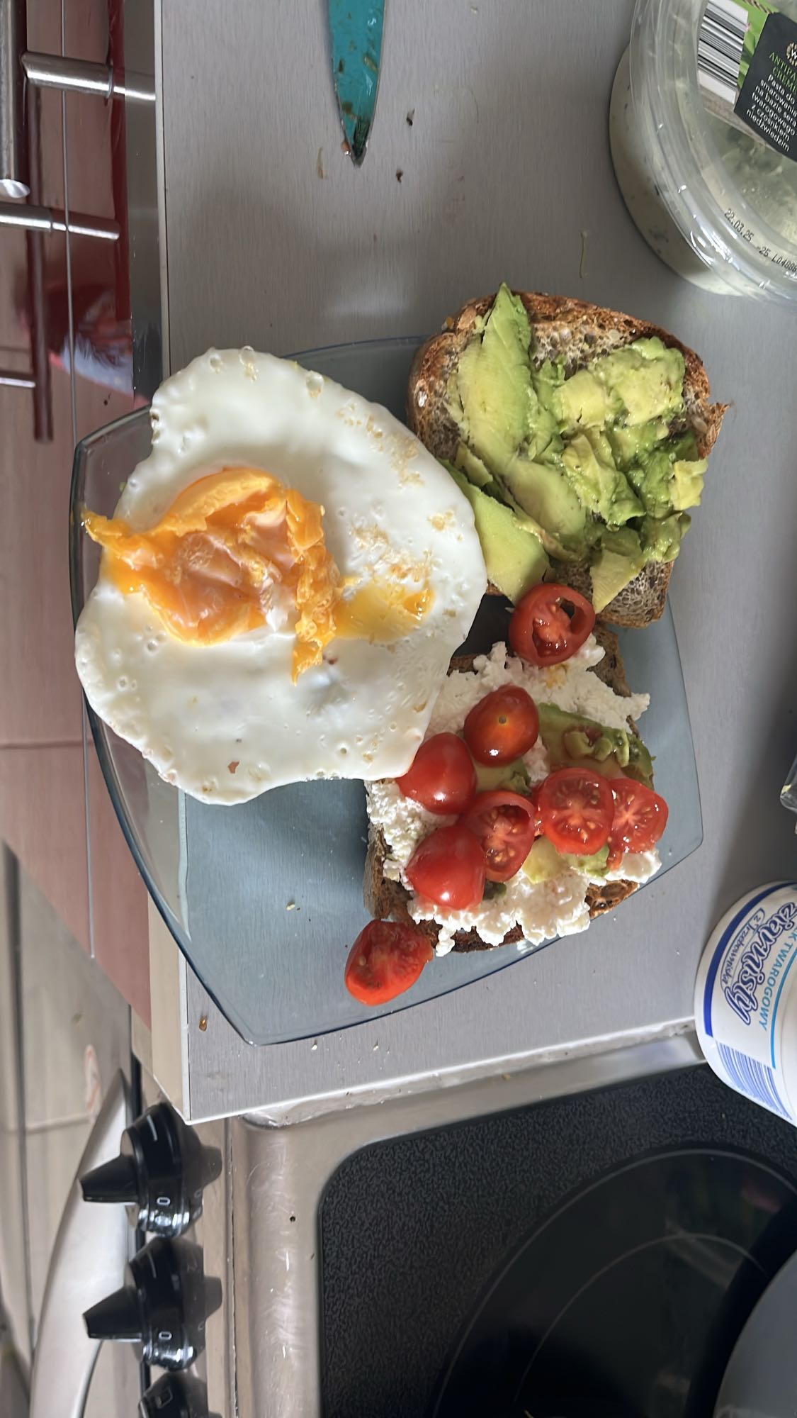 Kanapki z jajkiem i awokado