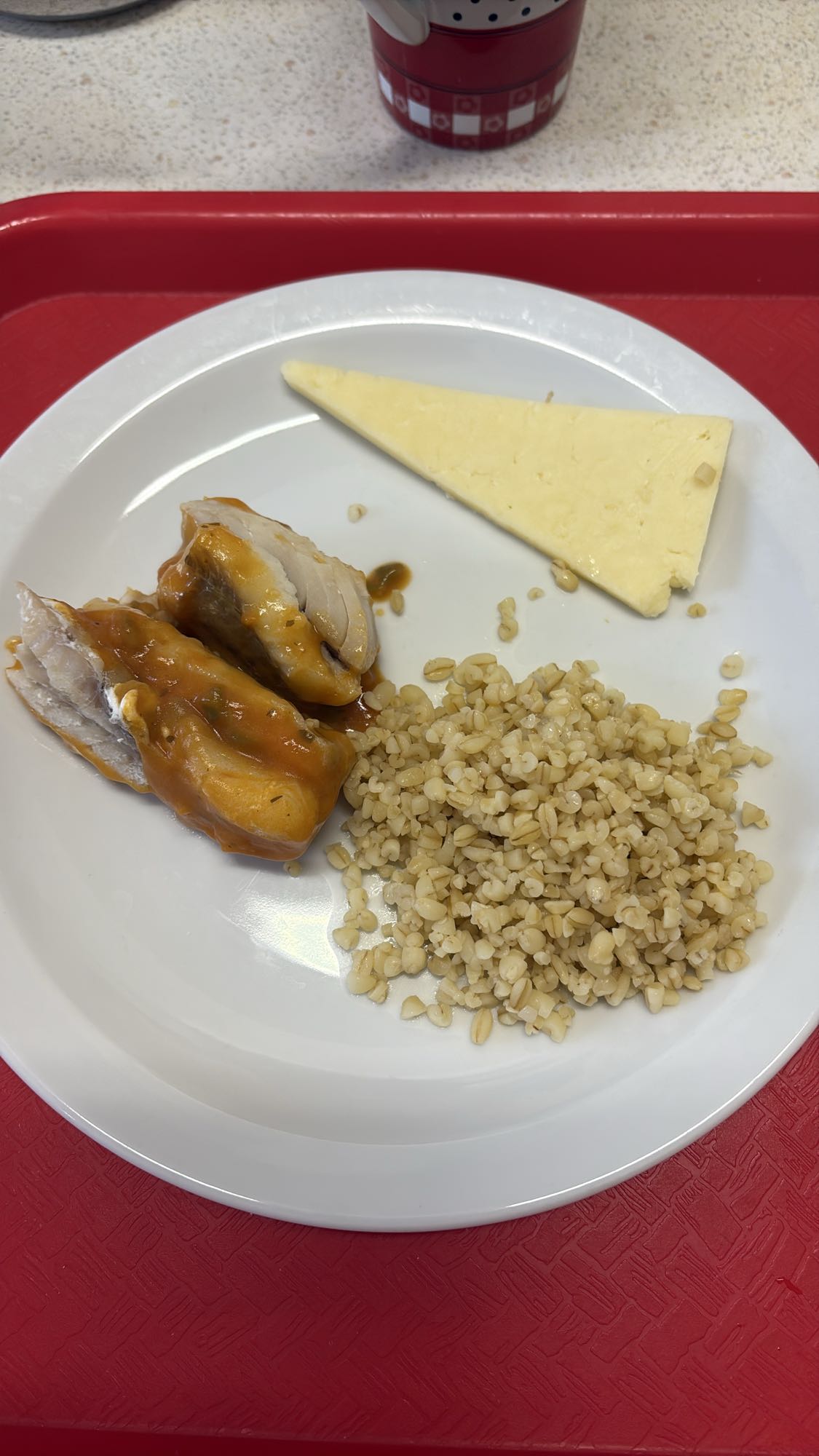 Poulet sauce, céréales, fromage