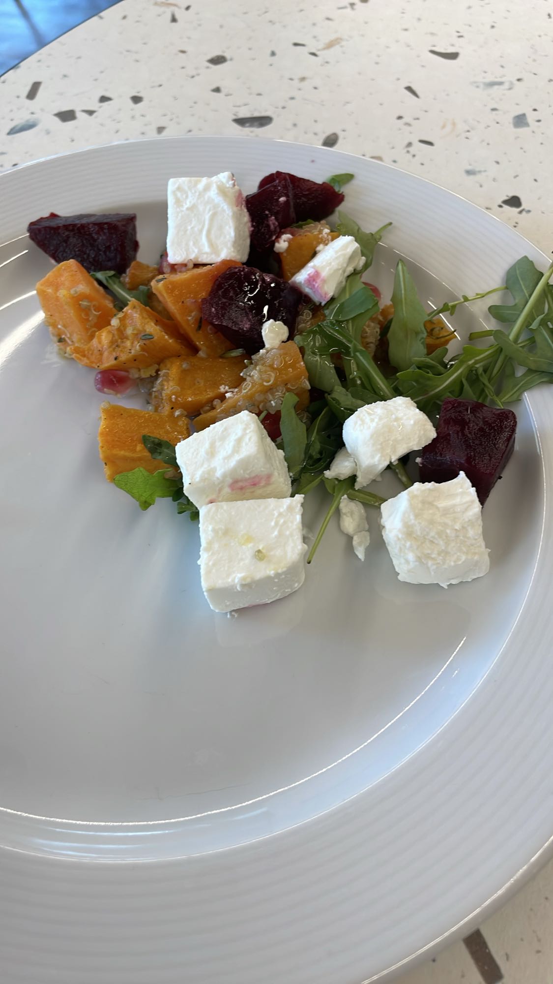 Sałatka z fetą i burakiem