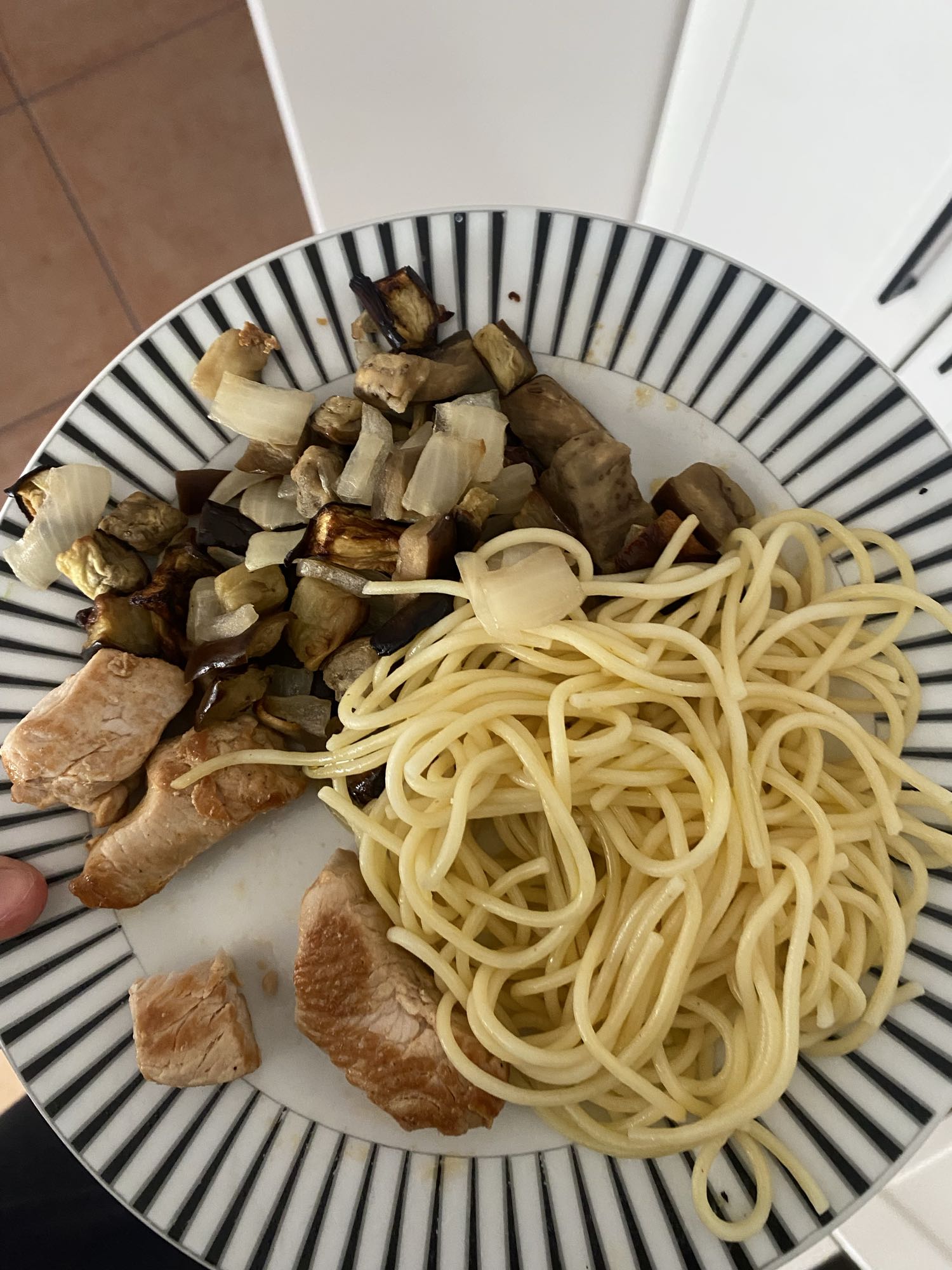 Pasta con pollo y verduras