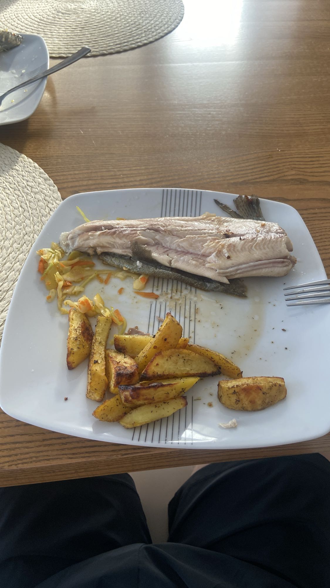 Pstrąg z pieczonymi ziemniakami