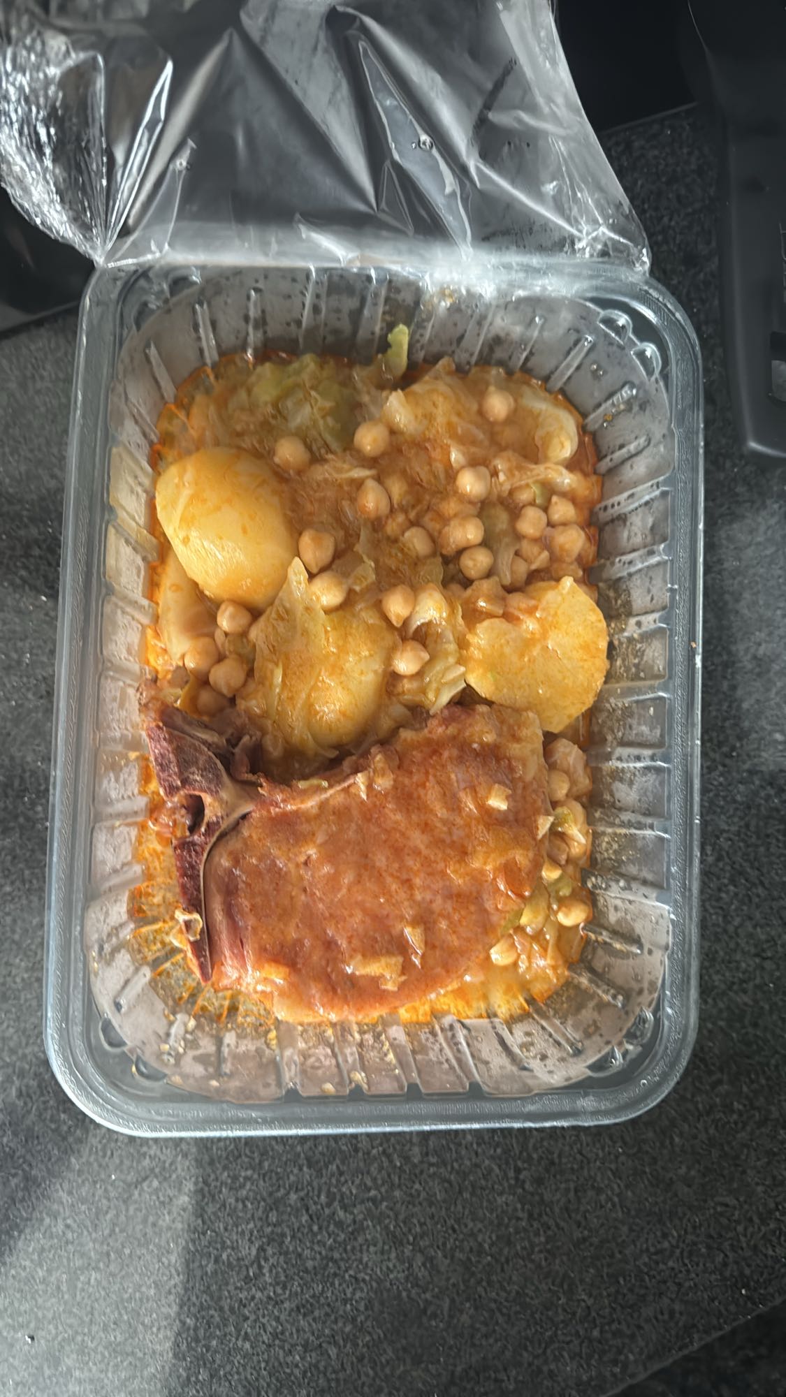 Guiso de garbanzos con carne