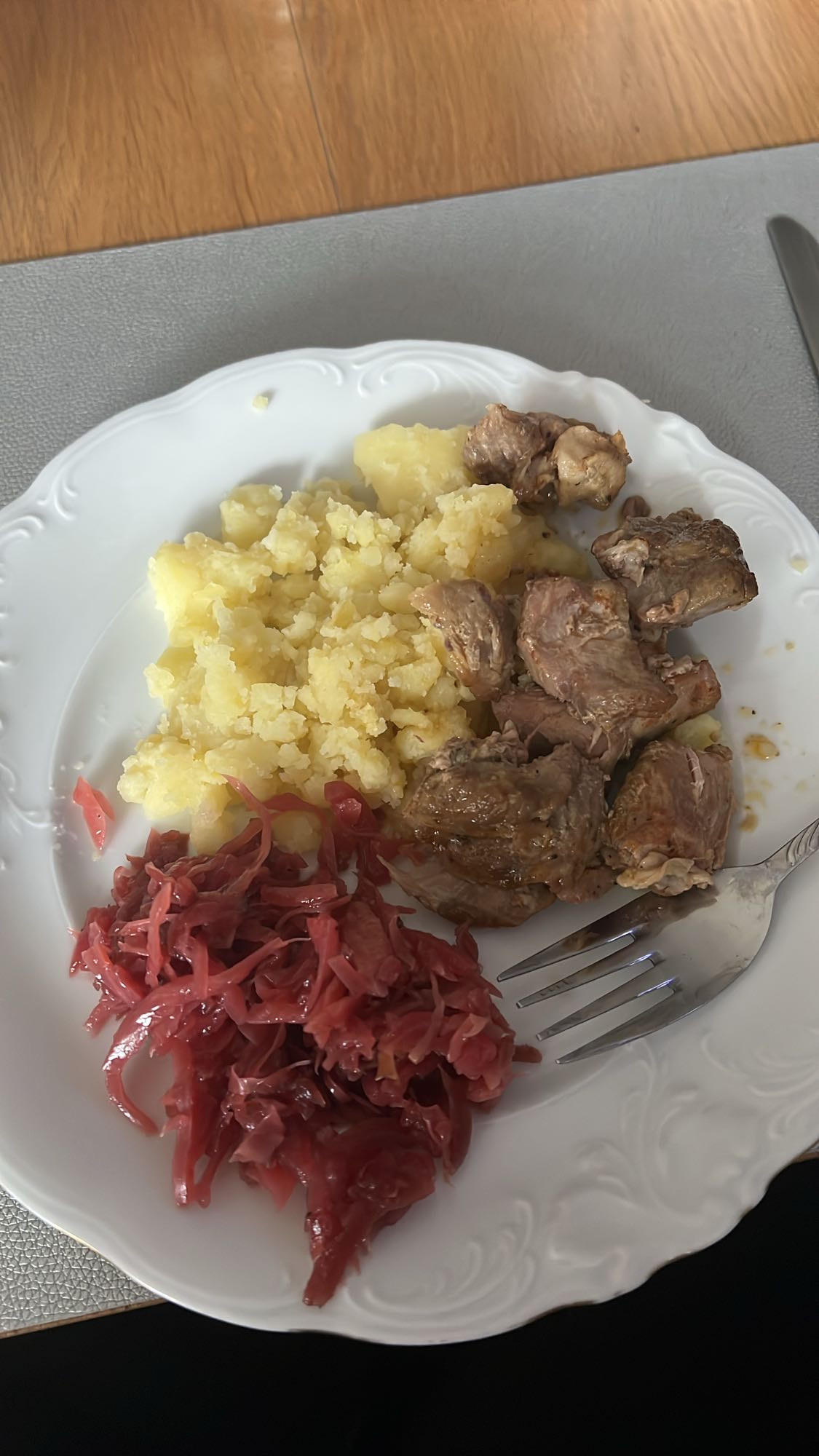 Duszone mięso z ziemniakami