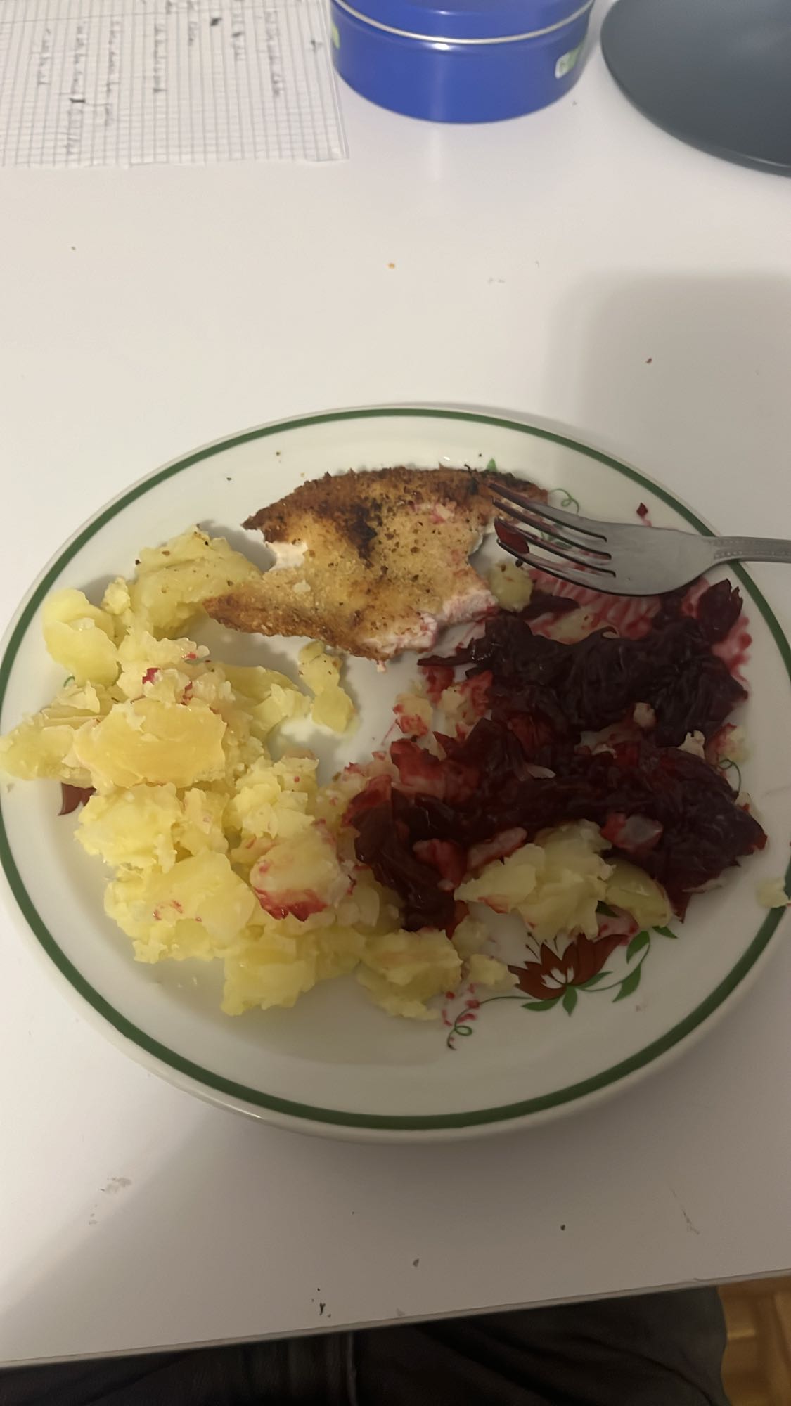 Kotlet z ziemniakami i burakami