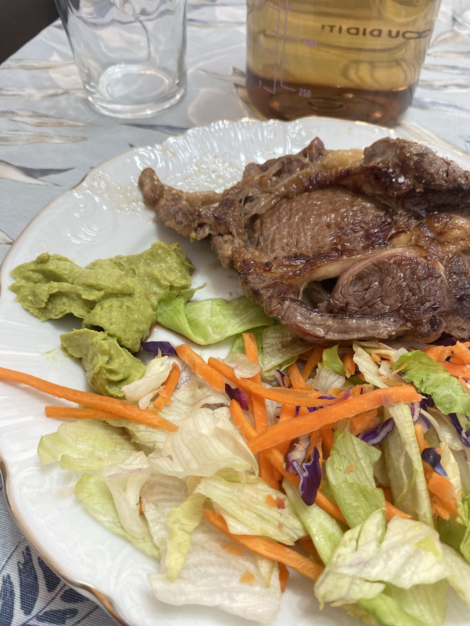 Carne asada con ensalada
