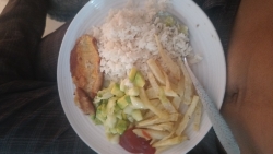 Pollo con arroz y papas