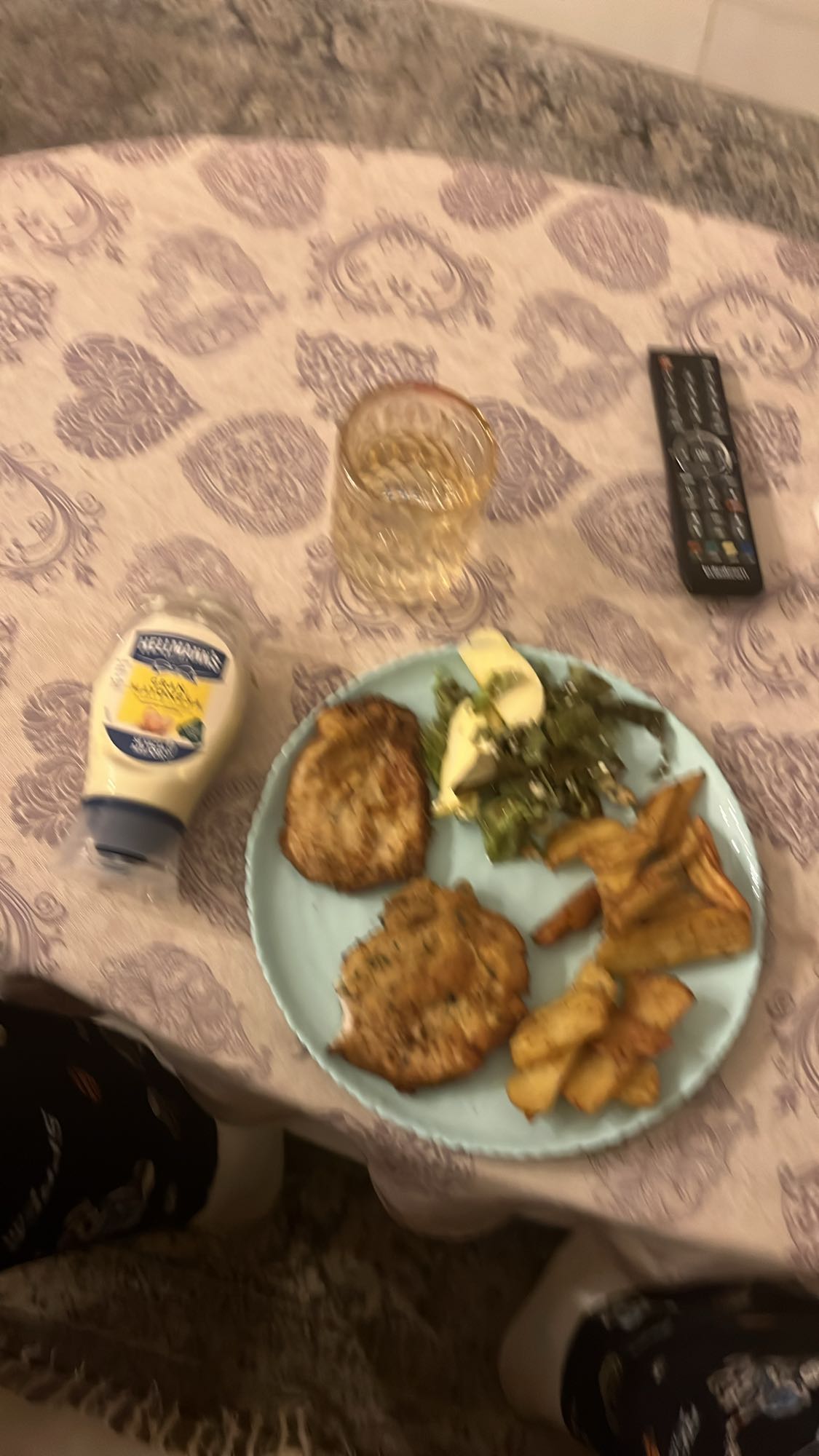 Pollo con papas y ensalada