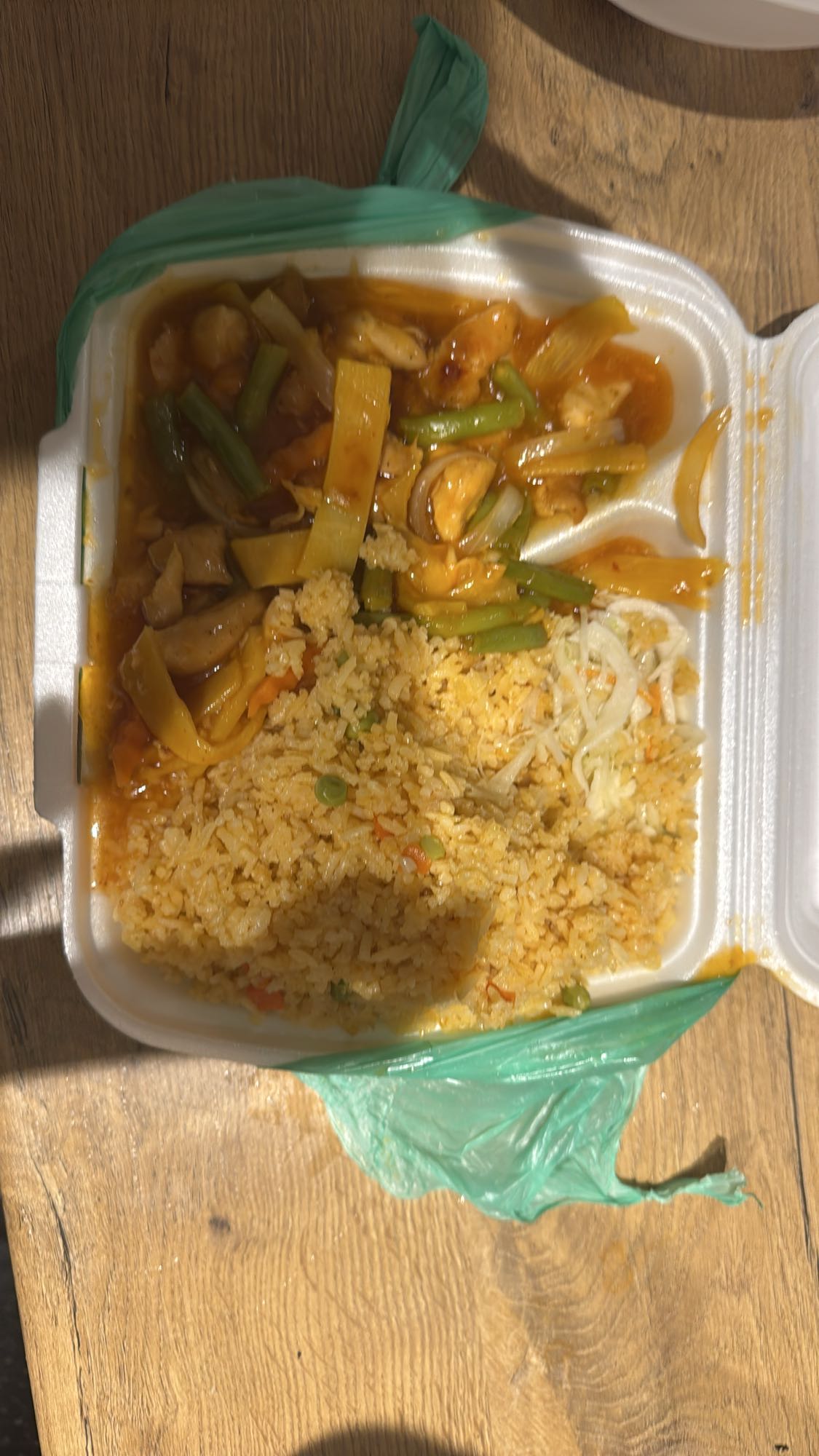 Kurczak w sosie z ryżem