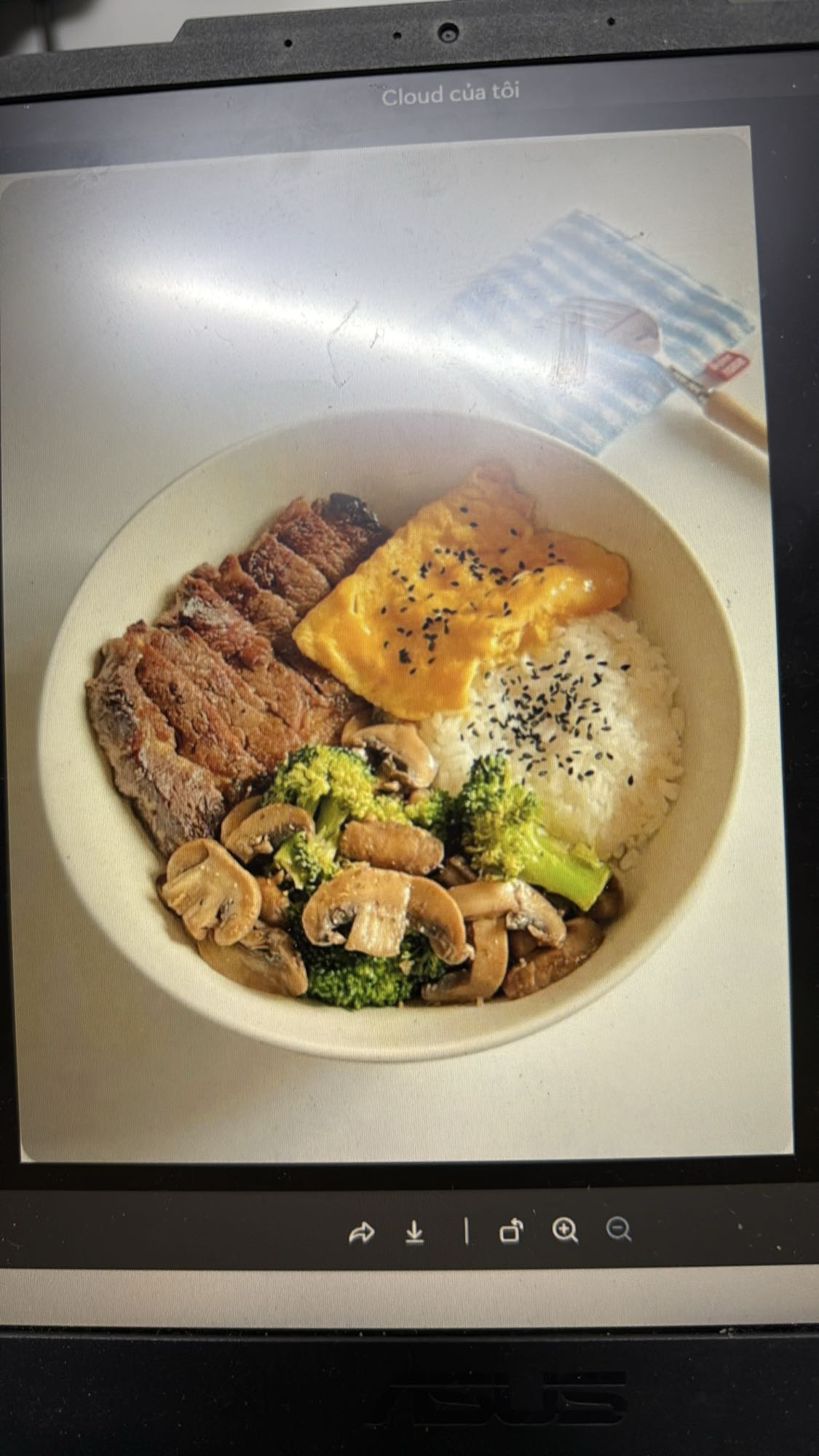 Cơm bò trứng nấm