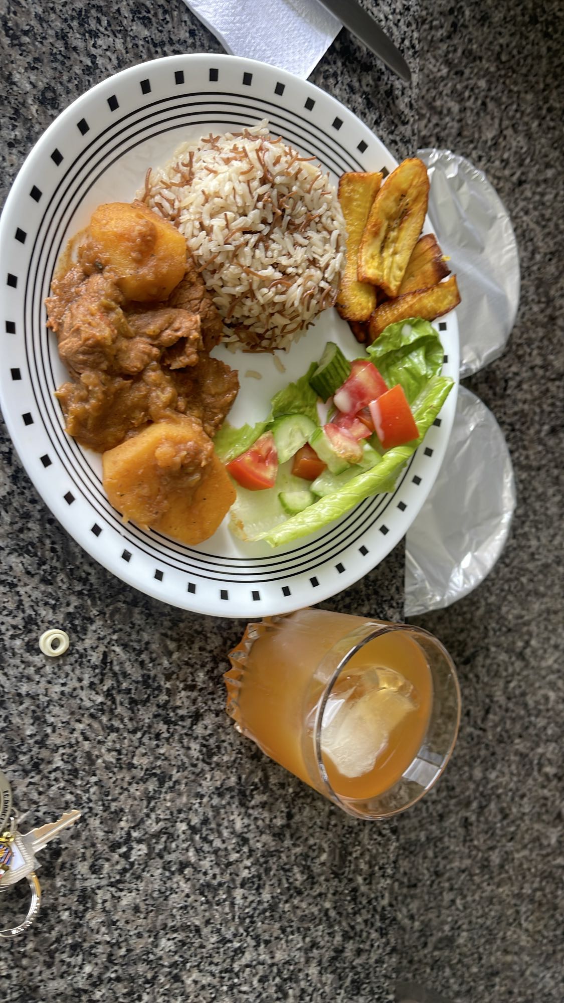 Plato de arroz con carne