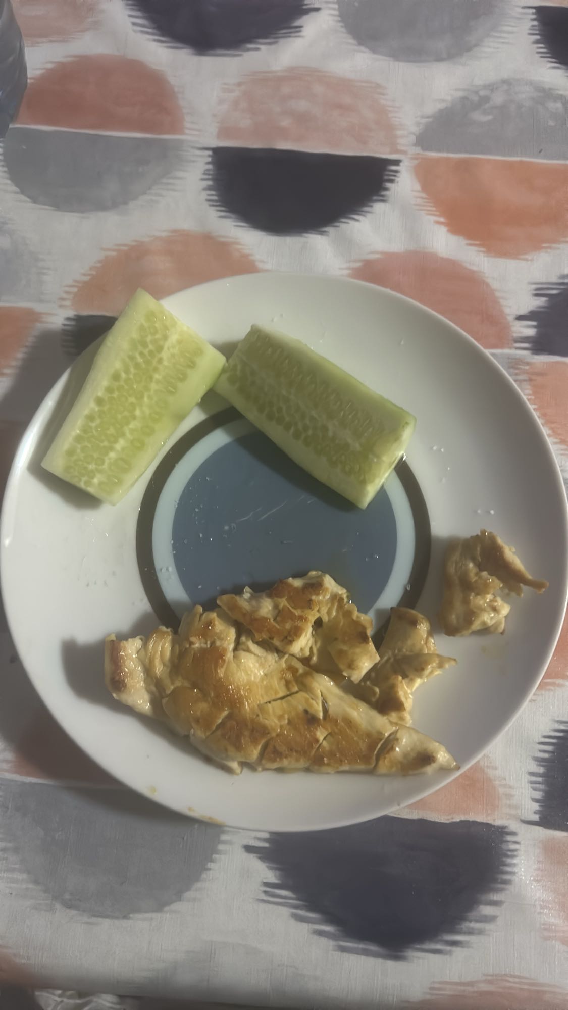 Pollo a la plancha con pepino