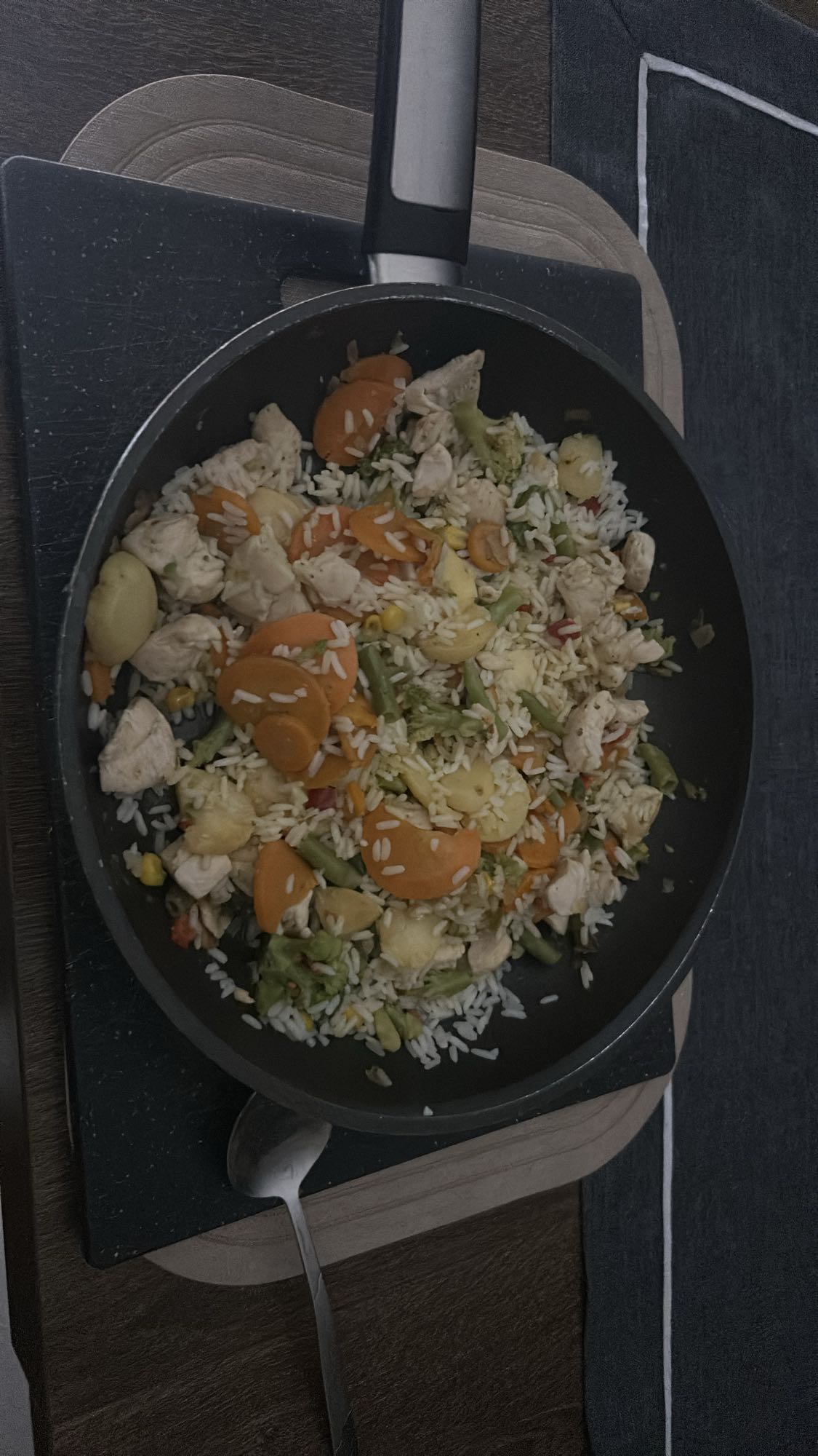 Kurczak z warzywami i ryżem