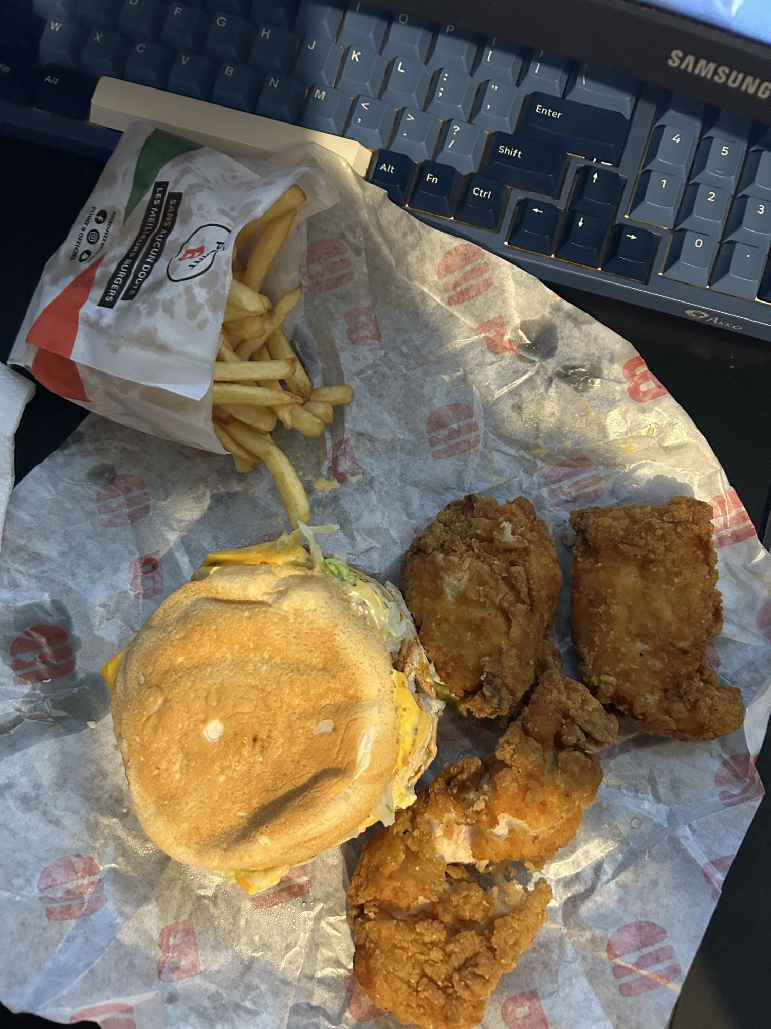 Menu burger et poulet frit