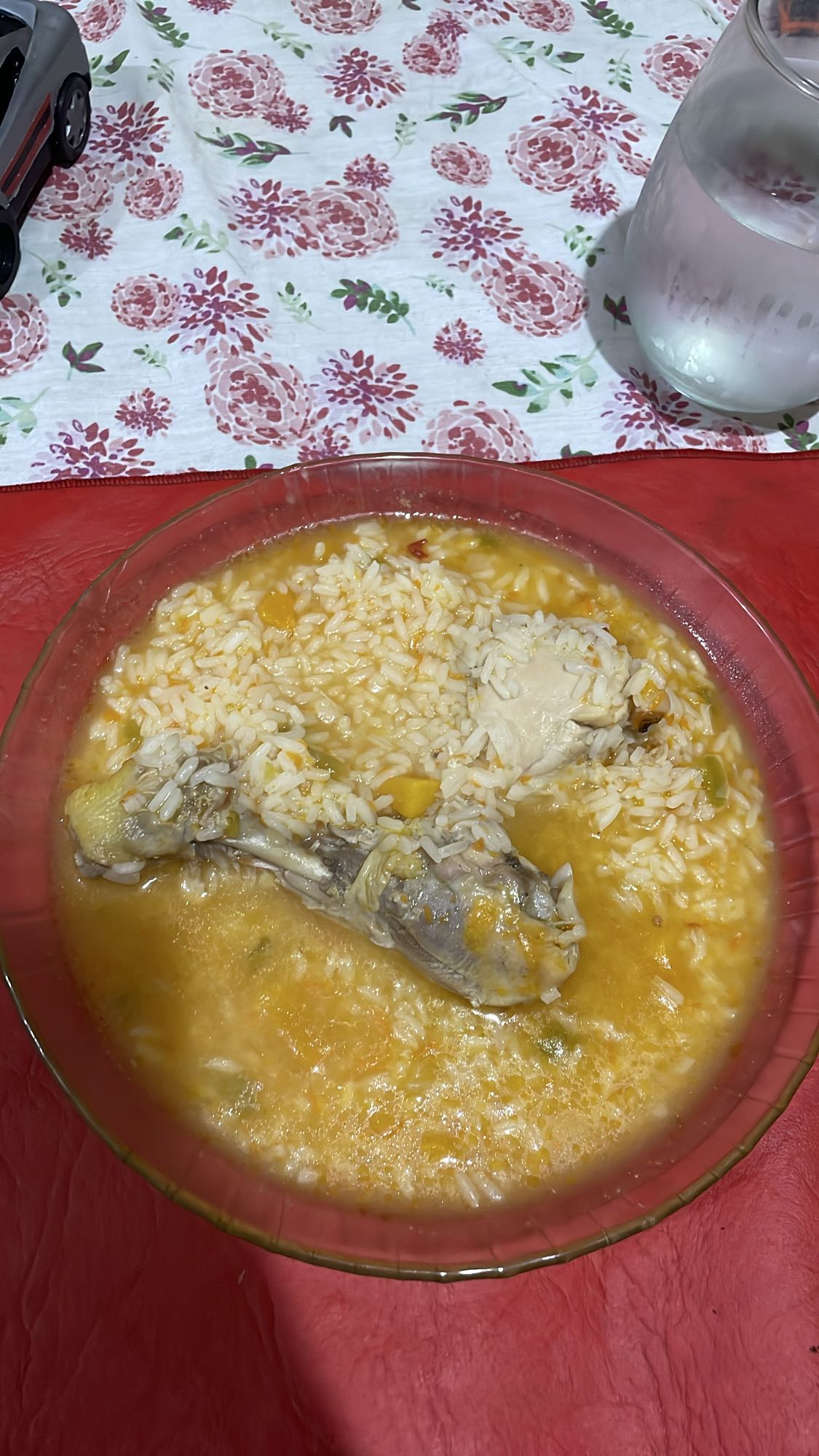 Sopa de arroz con pollo