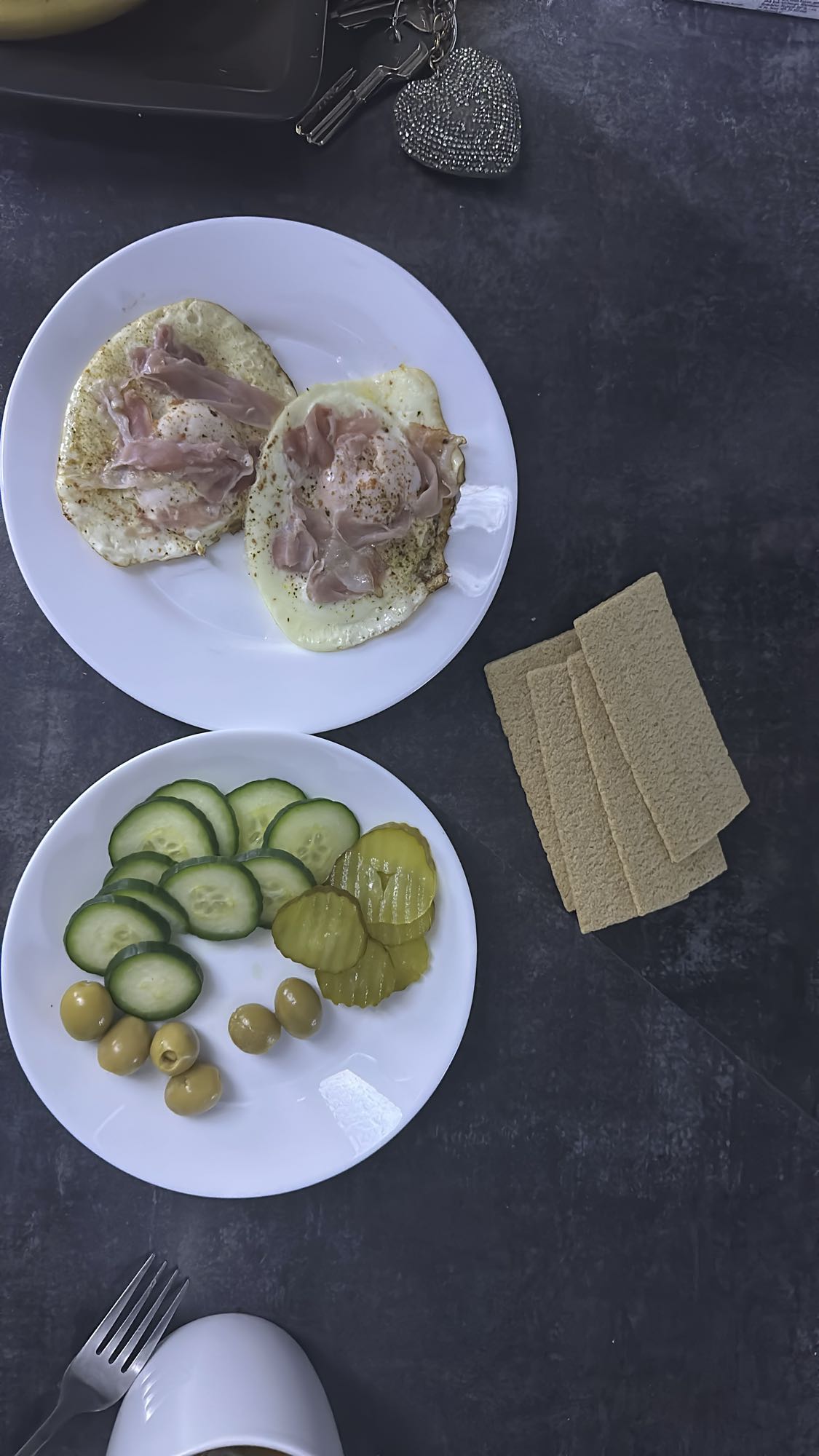 Jajka z szynką i warzywami