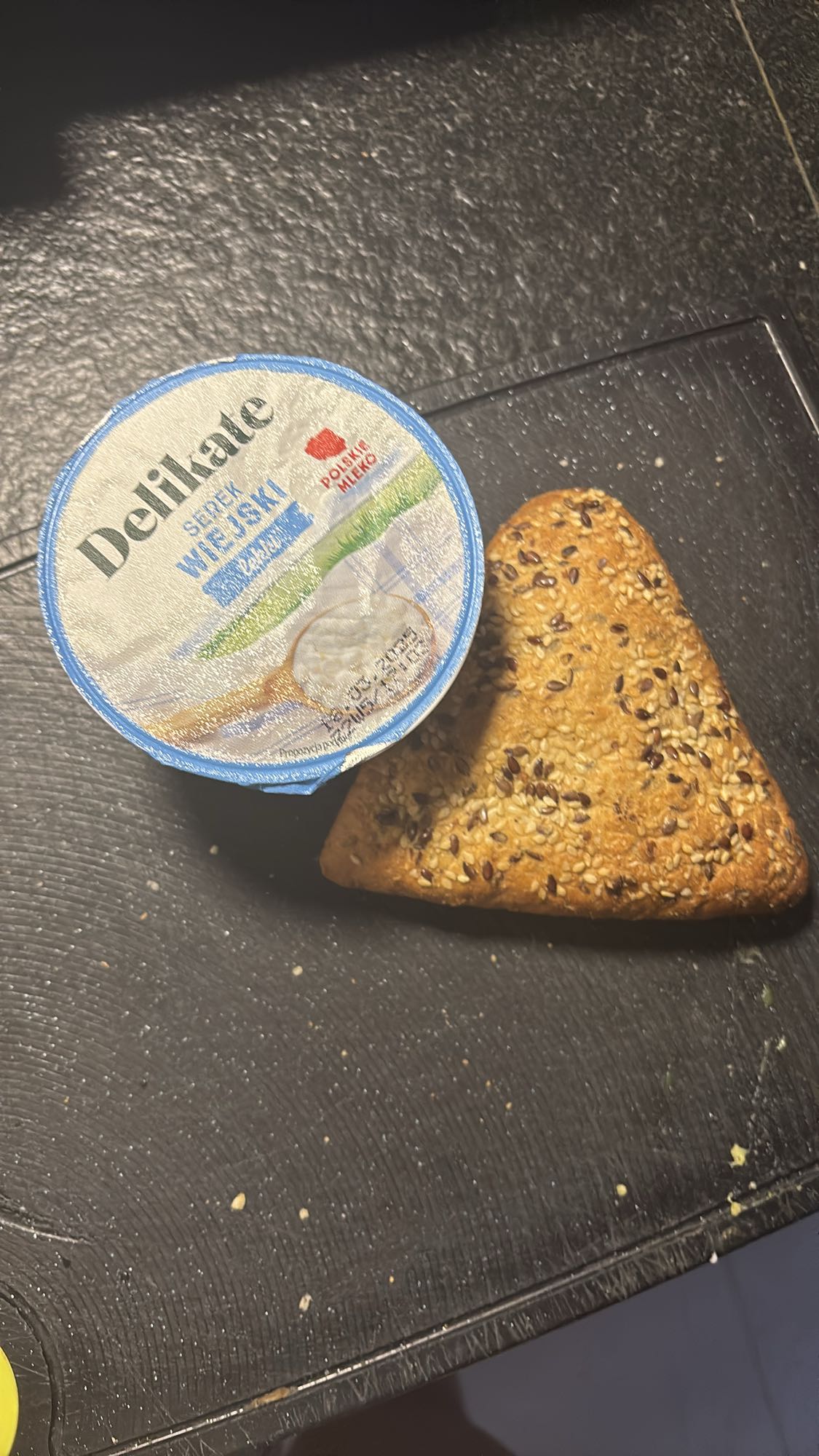 Serek wiejski z bułką