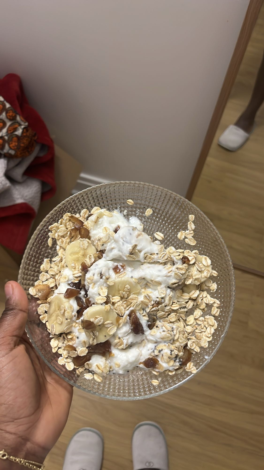 Yogurt with Oats and Fruits