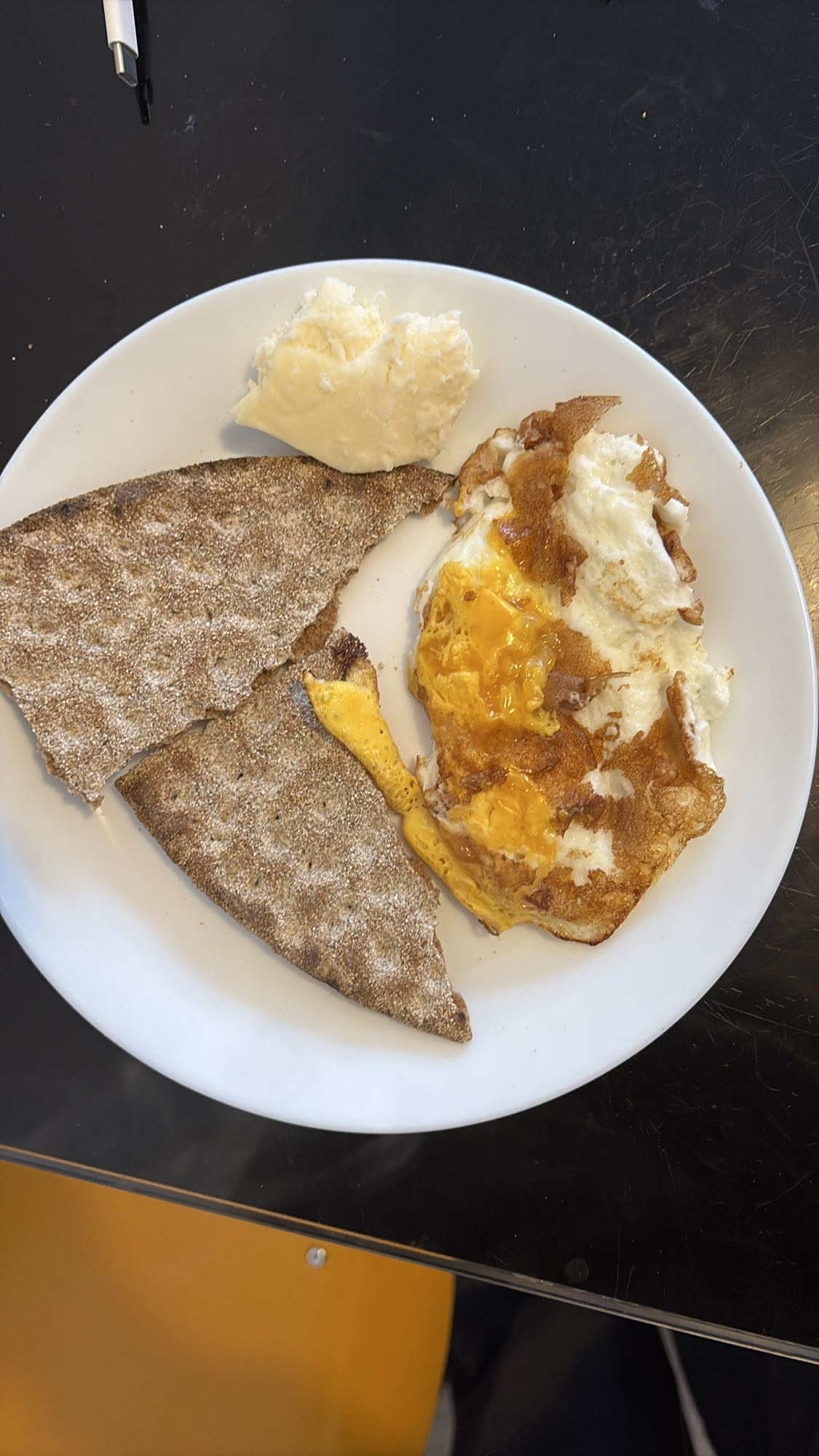 Oeufs et pain croustillant