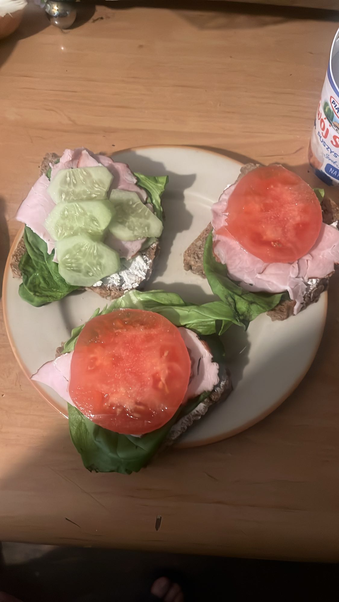 Kanapki z szynką i warzywami