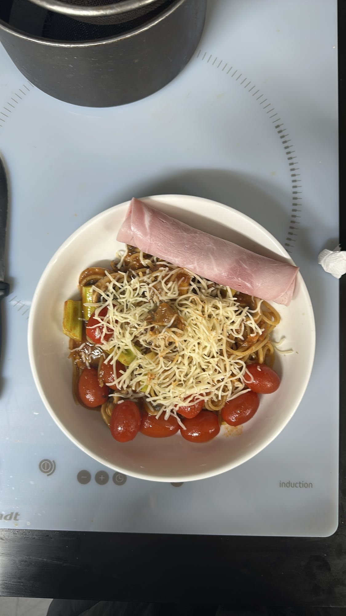 Pâtes aux légumes et jambon