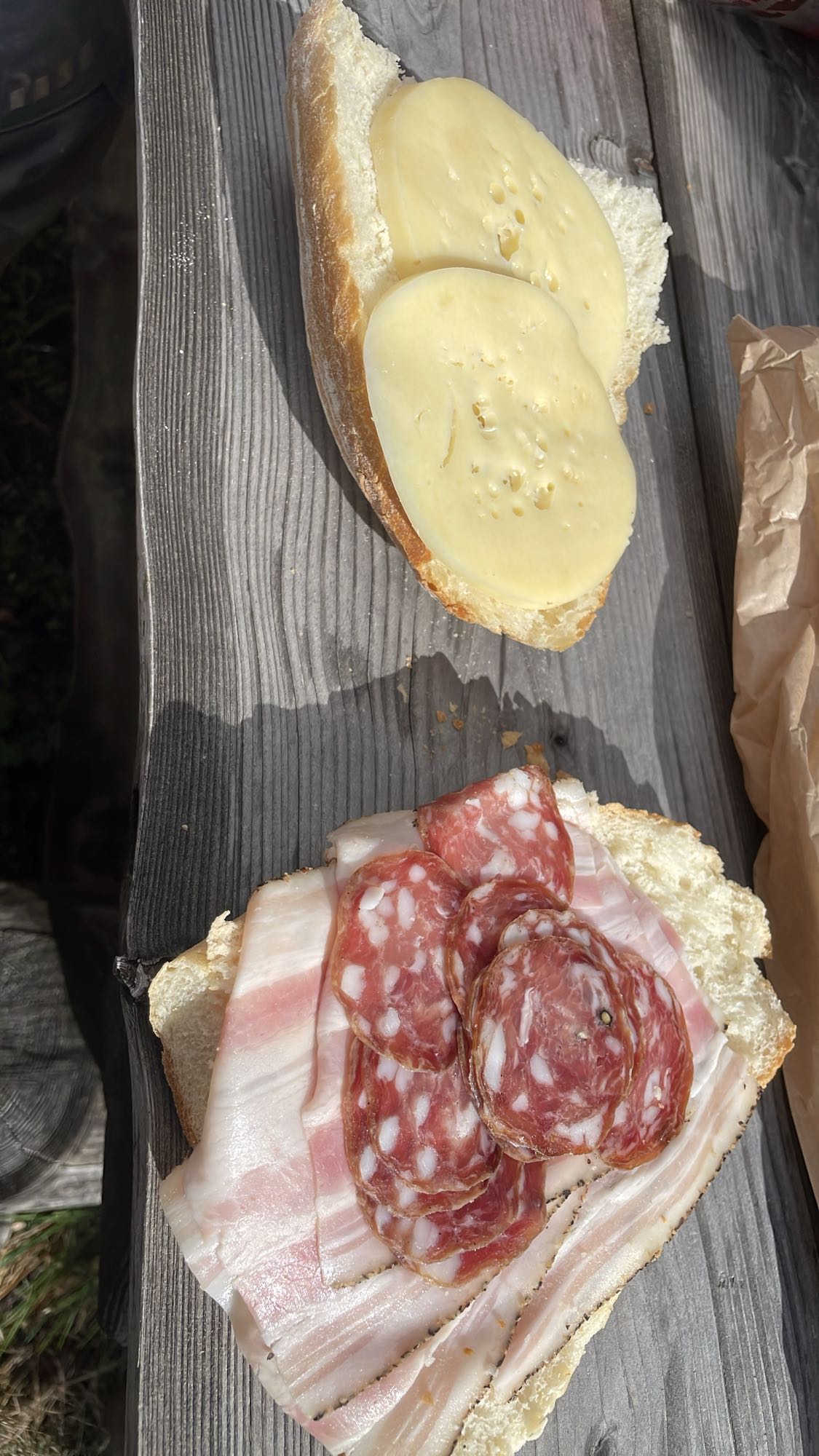 Sendvič s sirom in mesom