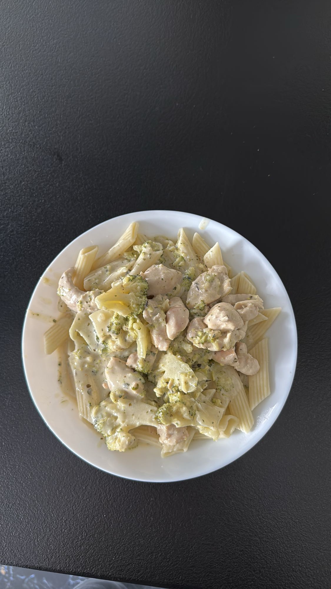 Makaron z kurczakiem i brokułami