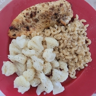 Poulet avec pâtes et chou-fleur