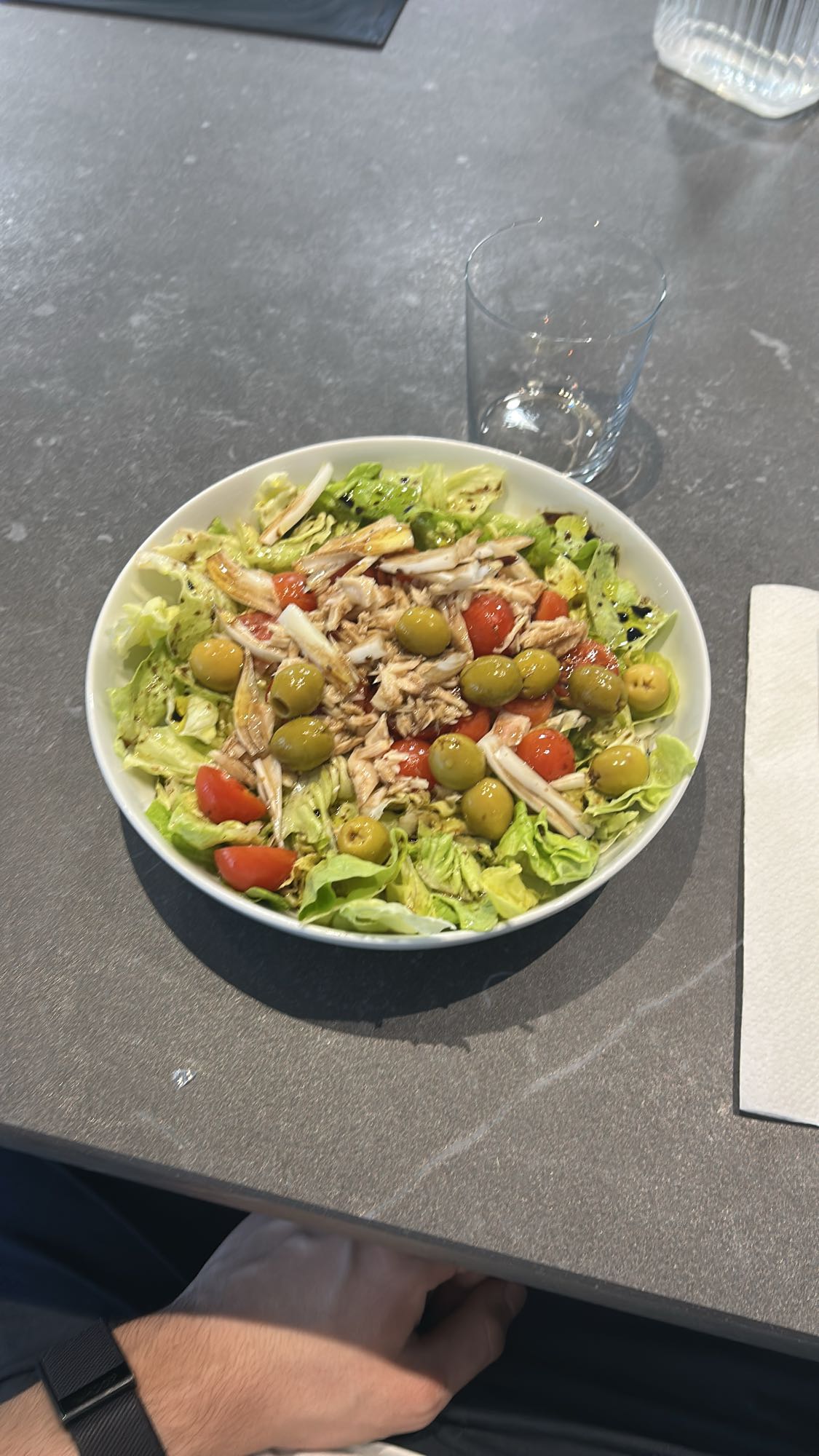 Ensalada de pollo y aceitunas