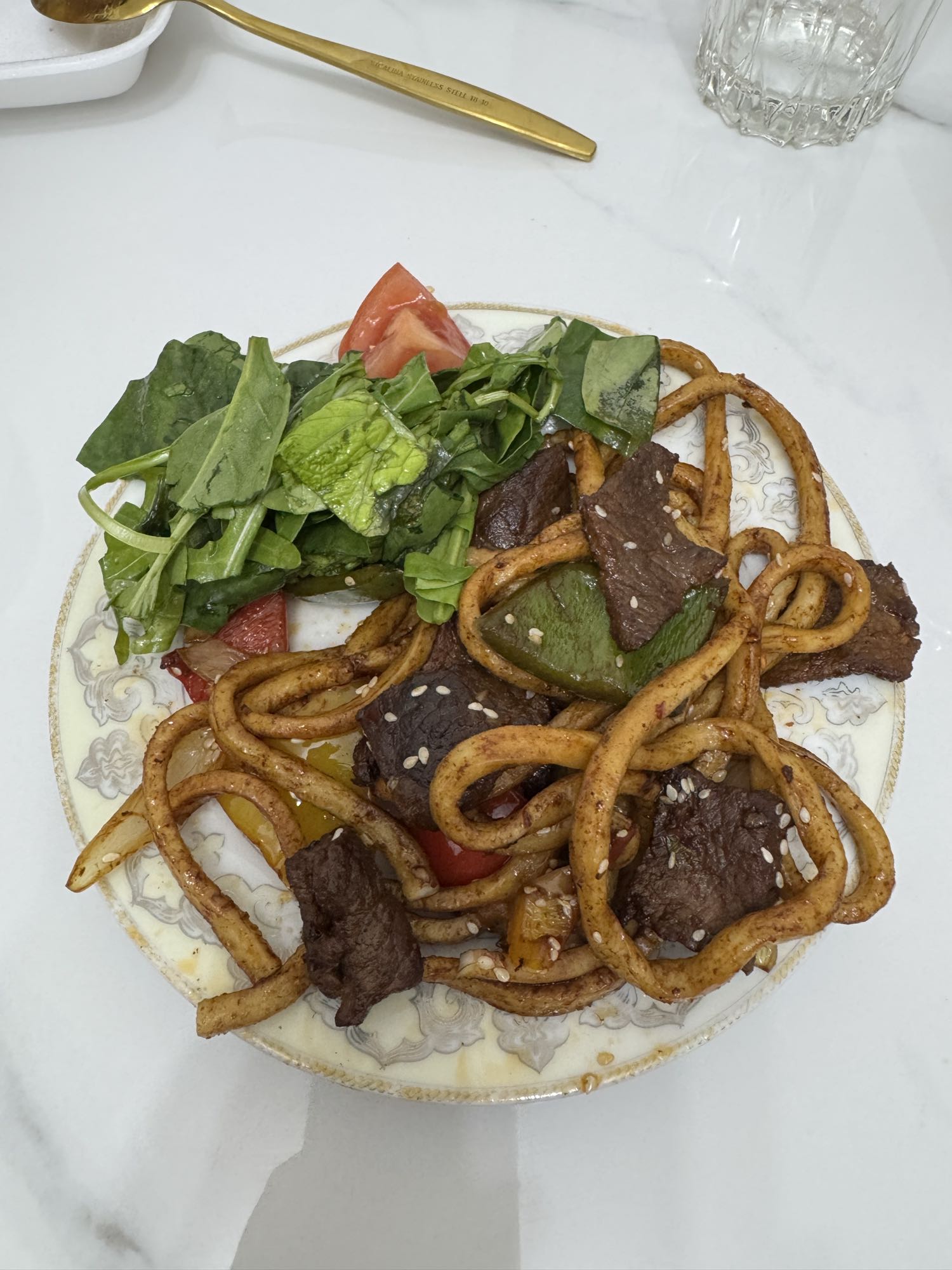 Лапша с говядиной и овощами