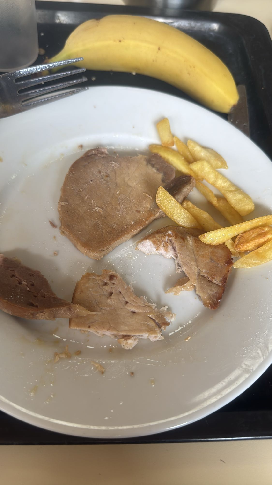 Carne con papas y plátano