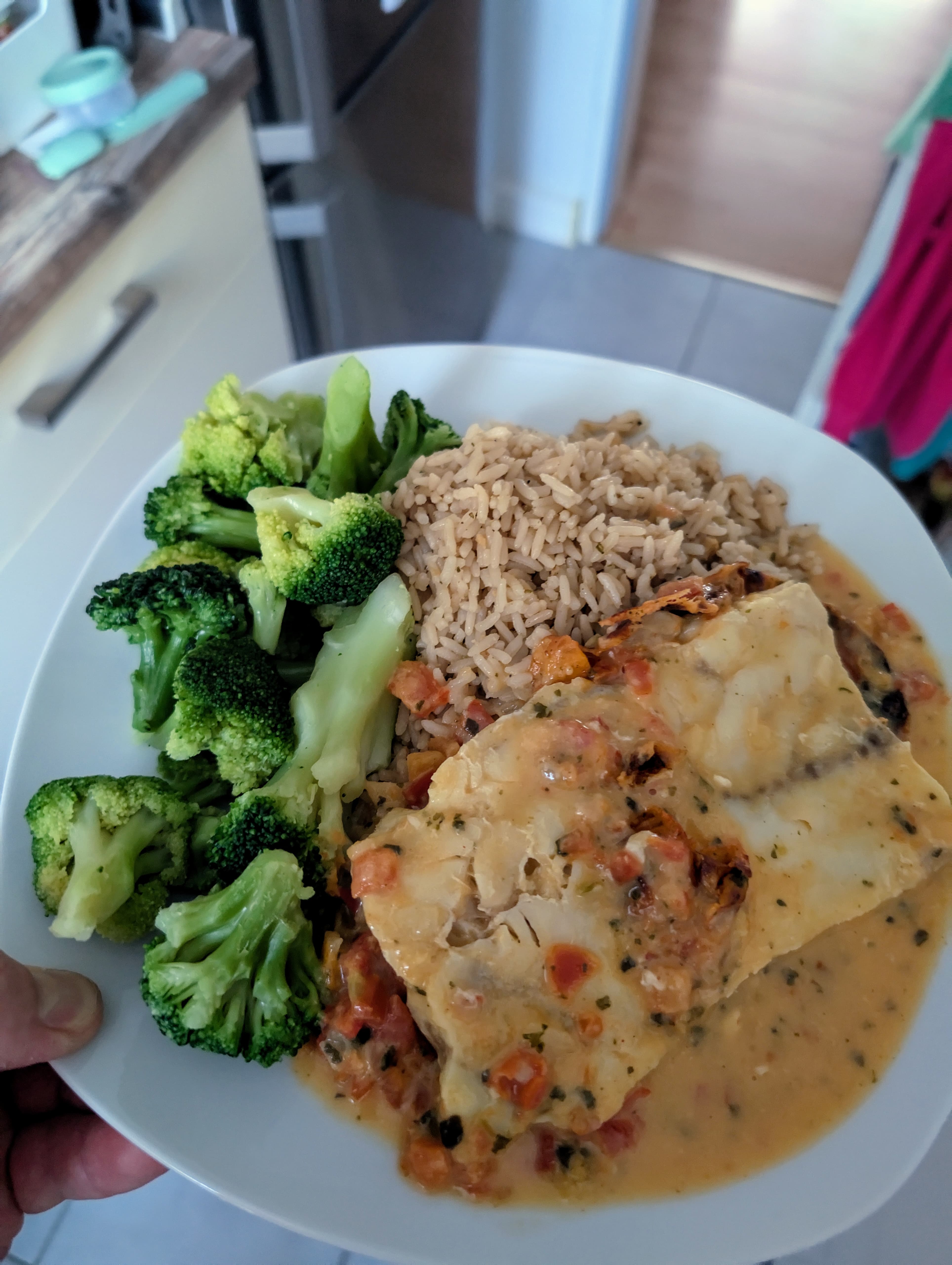 Fisch mit Reis und Brokkoli