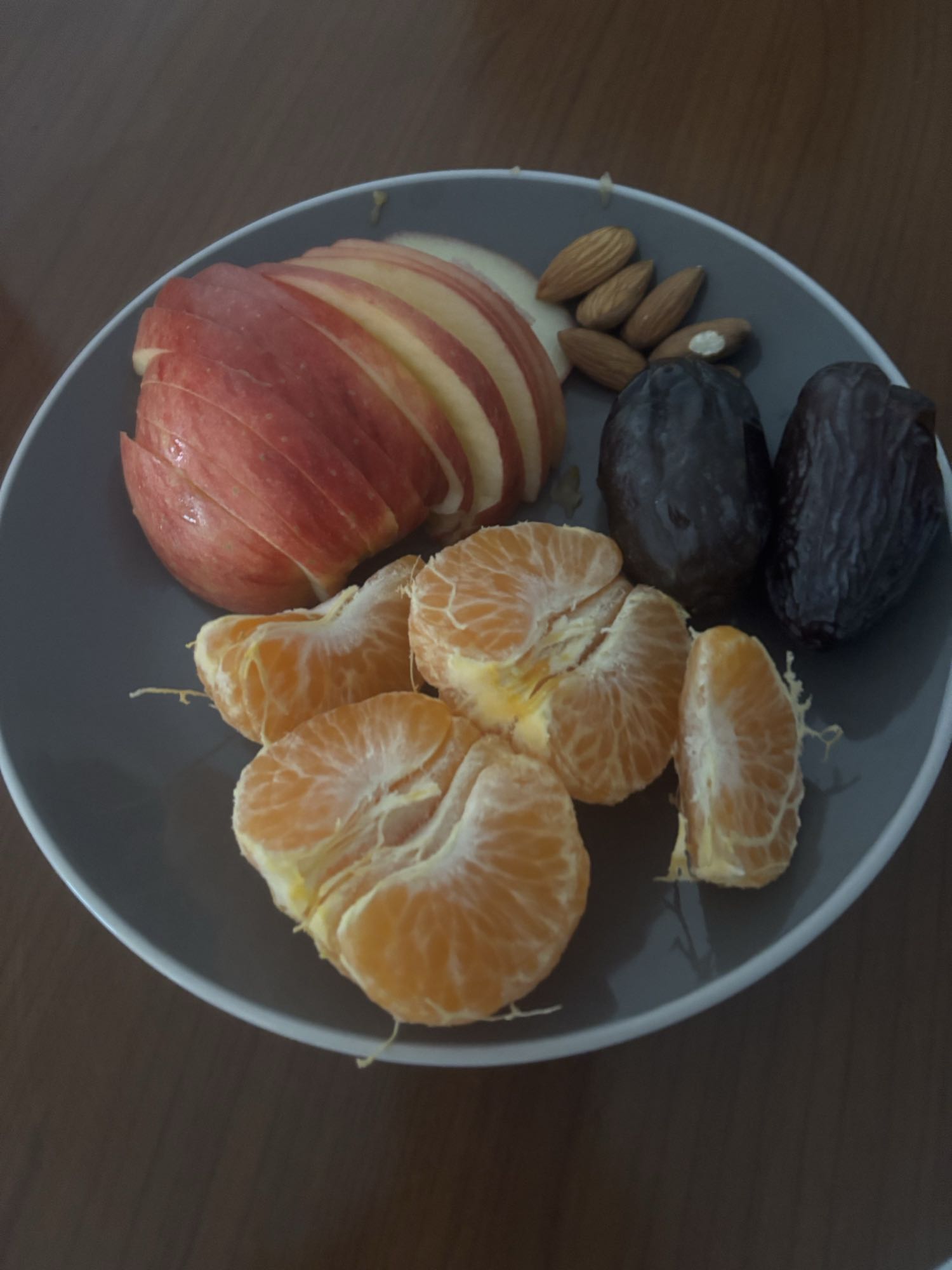 Assiette de fruits et noix