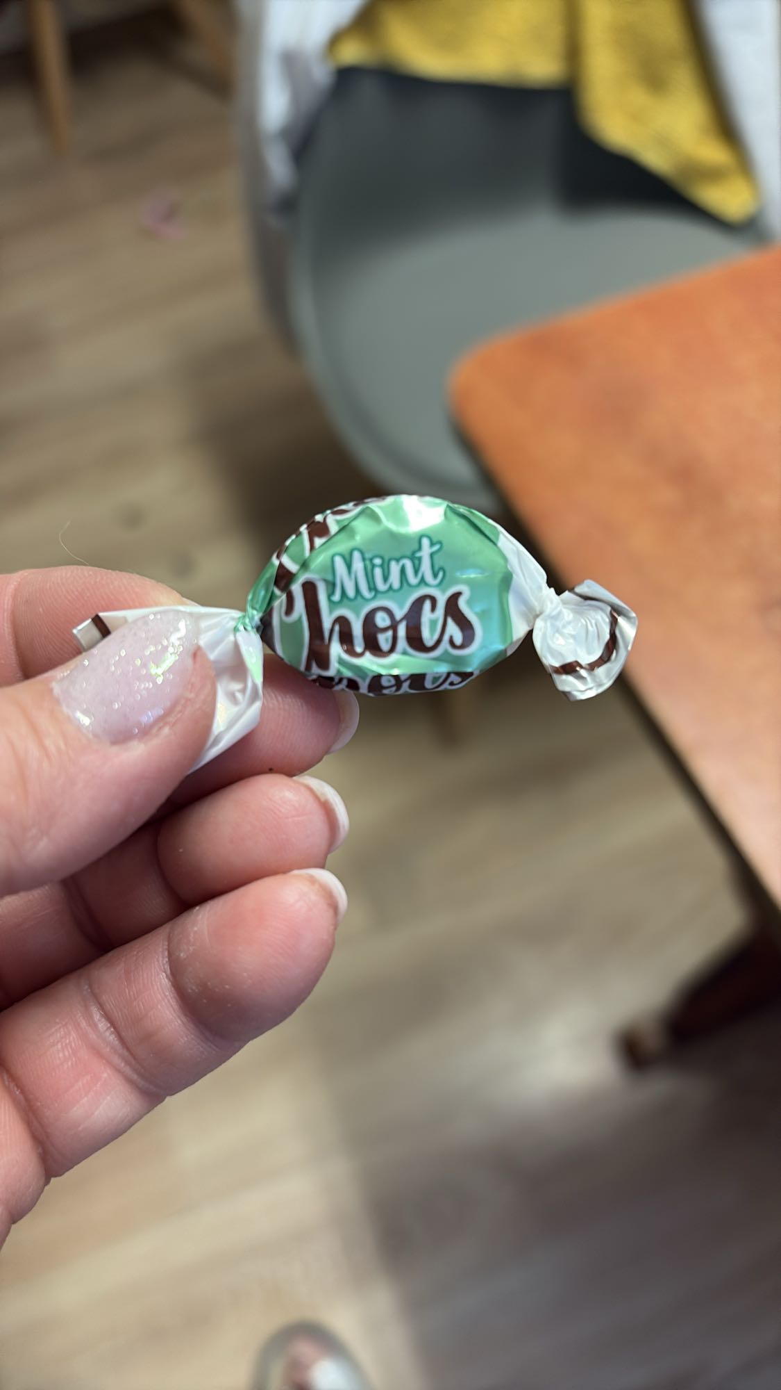 Cukierek miętowy w czekoladzie