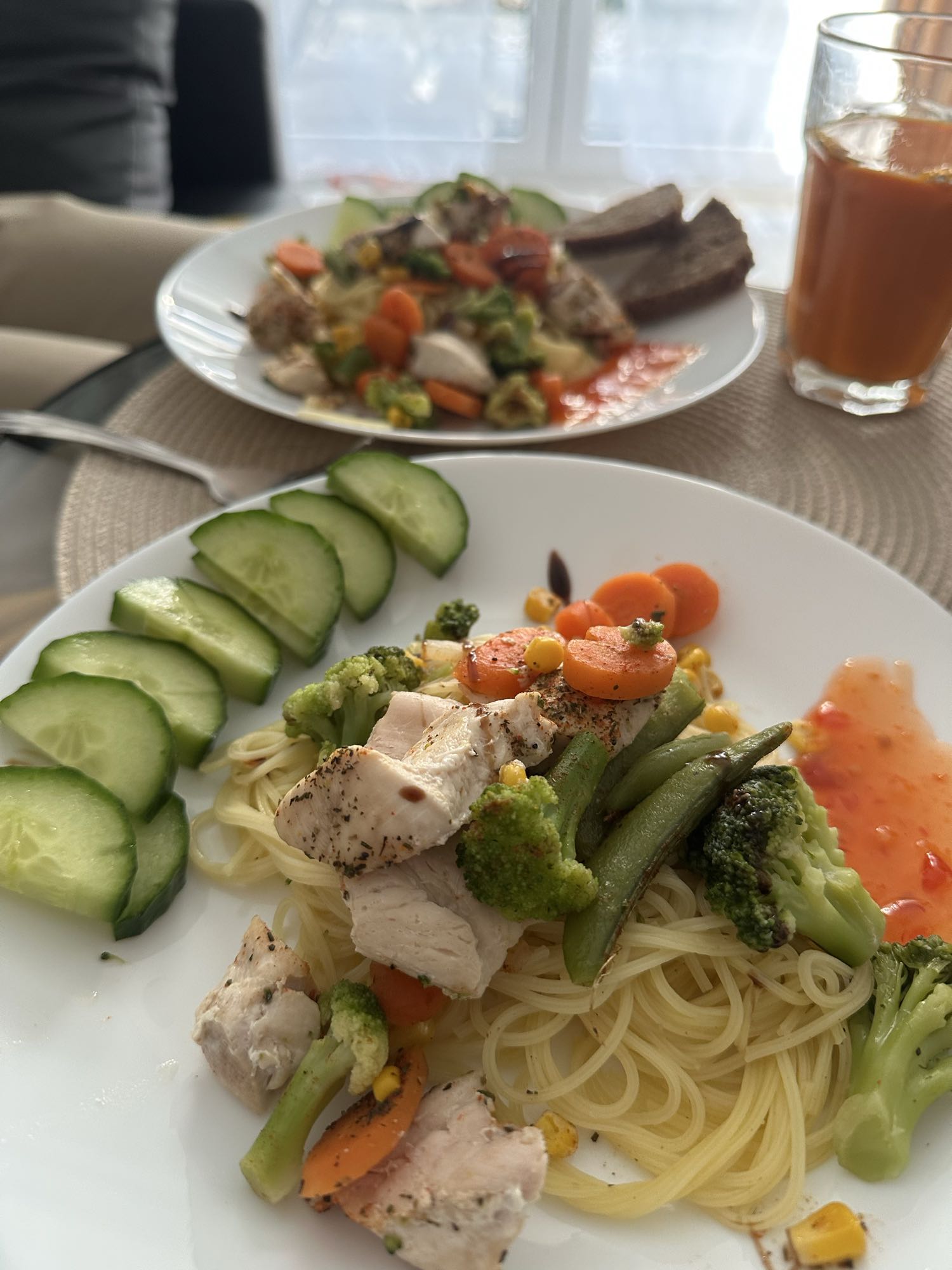 Курица с пастой и овощами