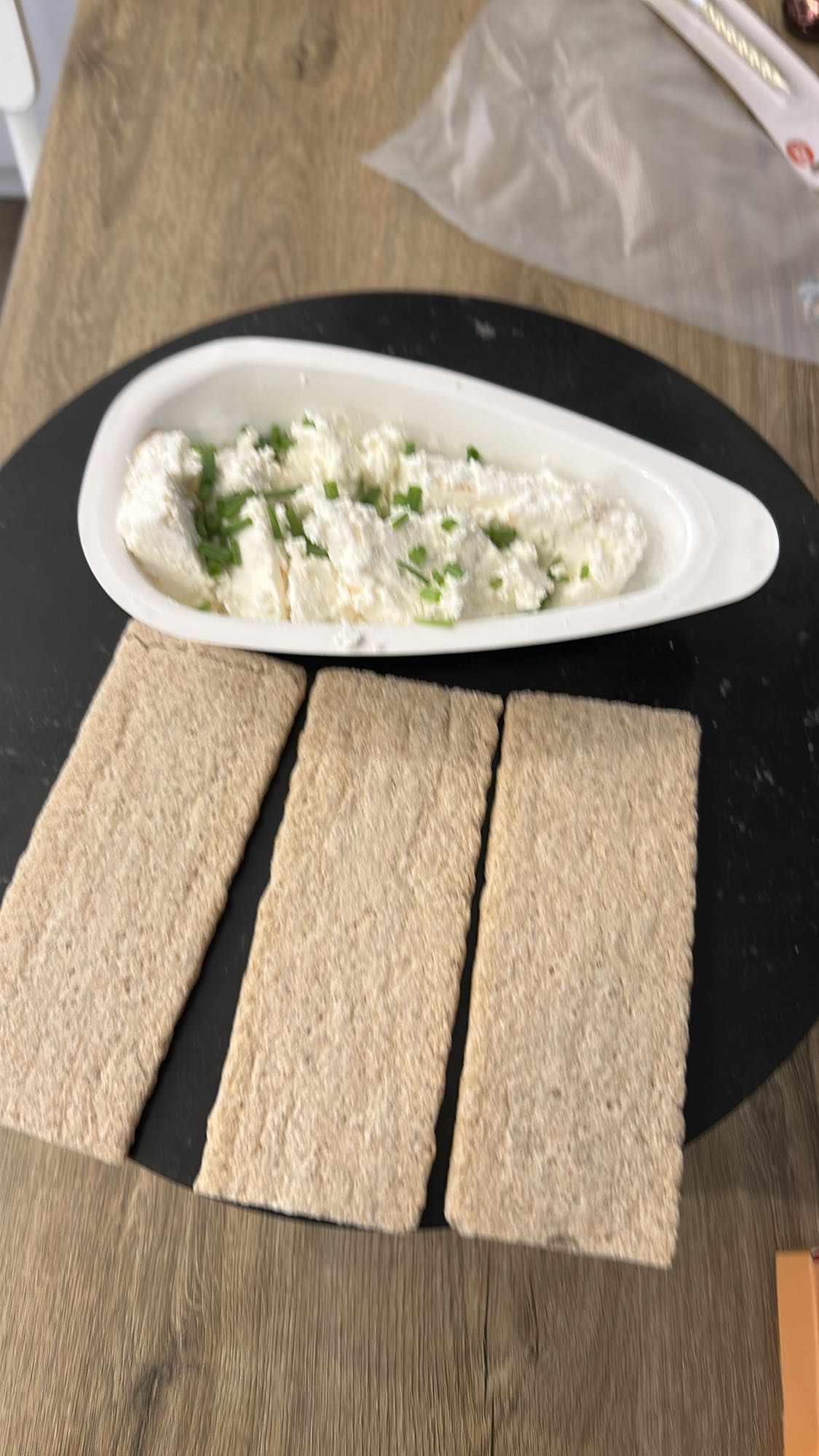 Twaróg z pieczywem chrupkim