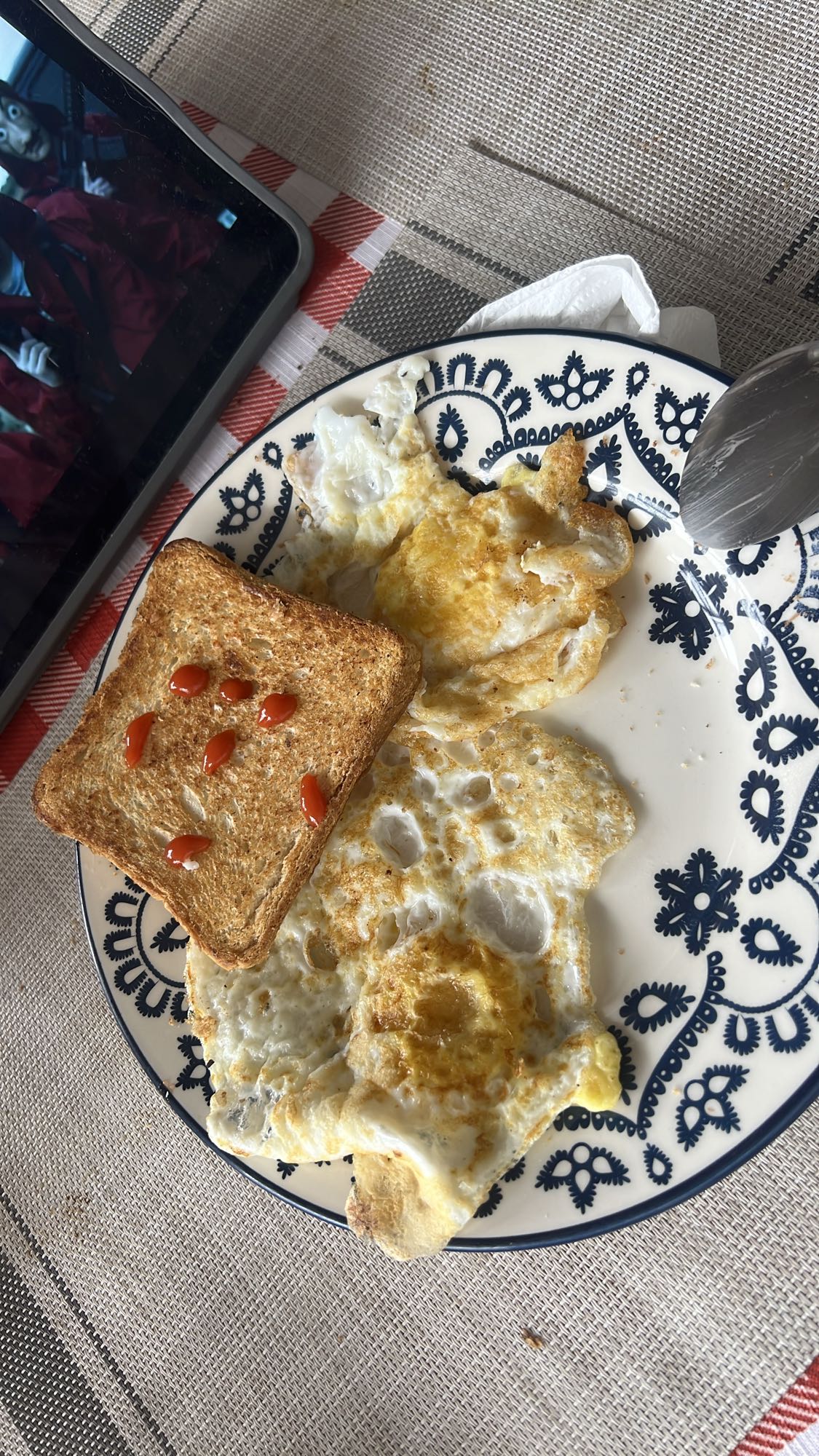 Tostada con huevos fritos