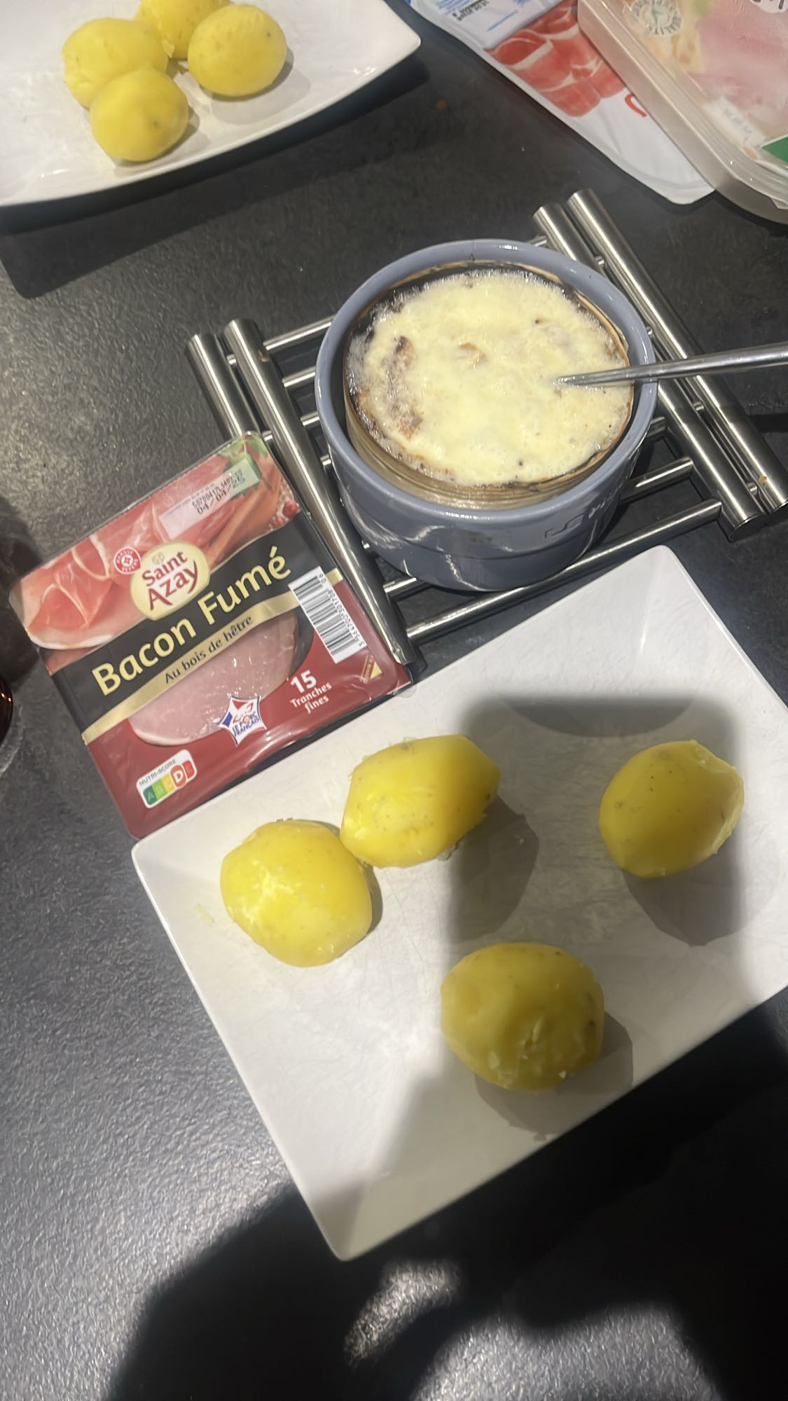 Fromage fondu et pommes de terre