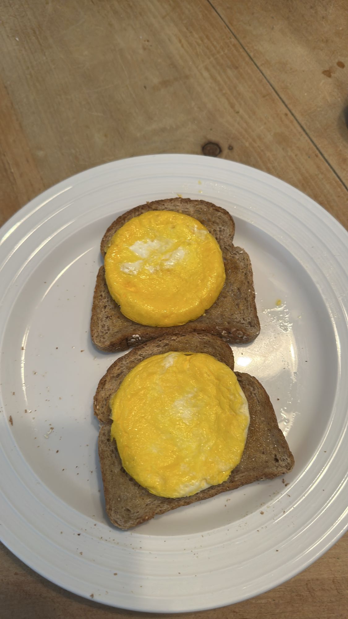 Oeufs sur pain grillé