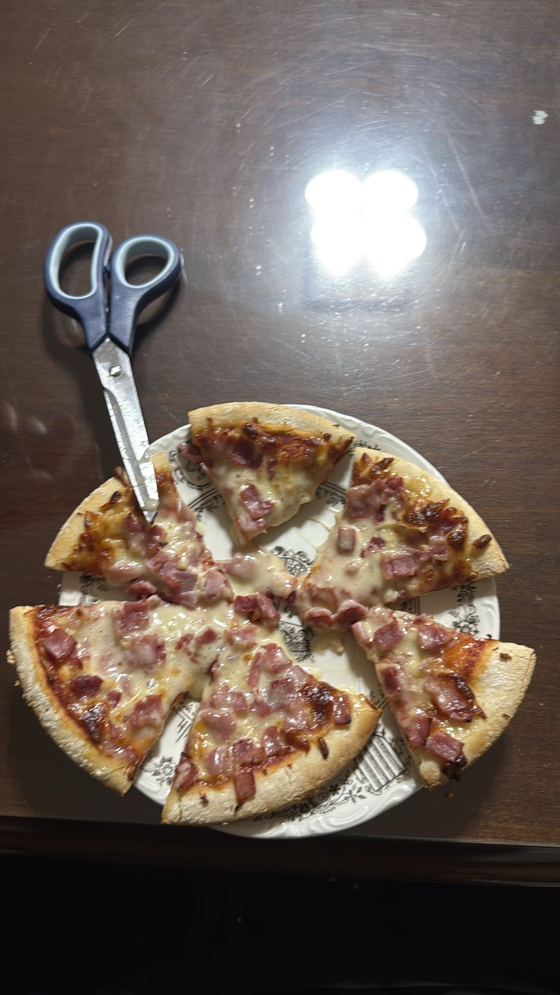 Pizza de jamón y queso