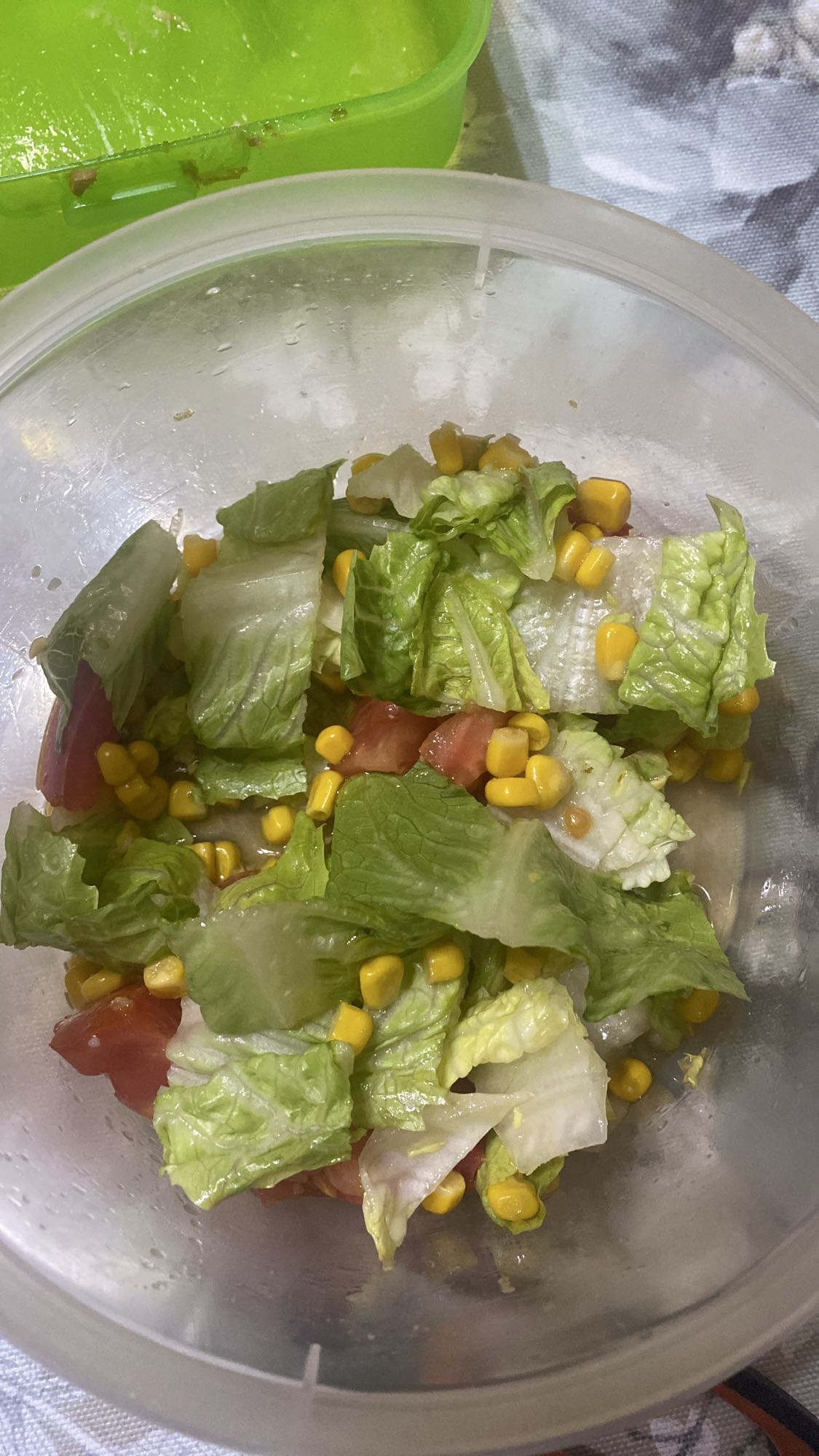 Ensalada de lechuga y maíz