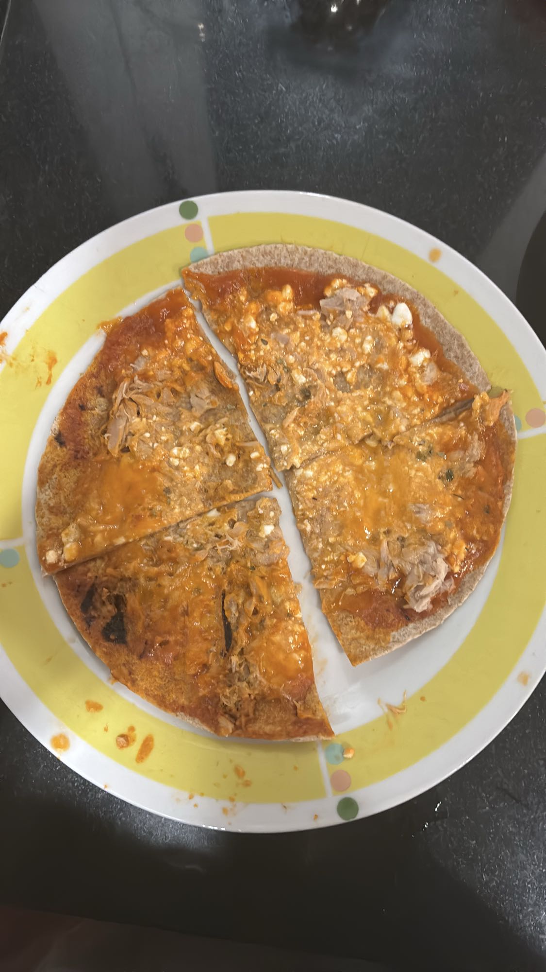 Pizza de atún saludable