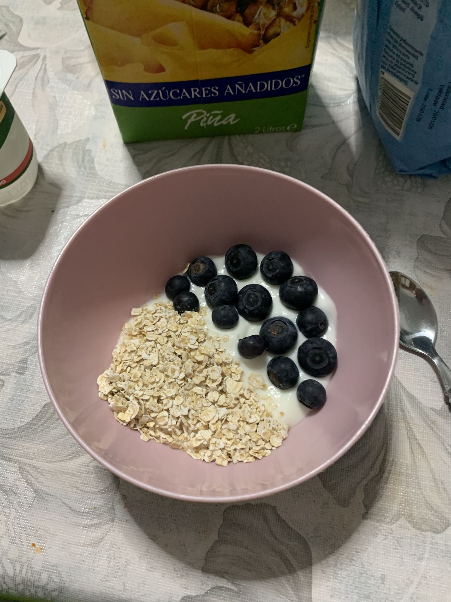 Yogur con avena y arándanos
