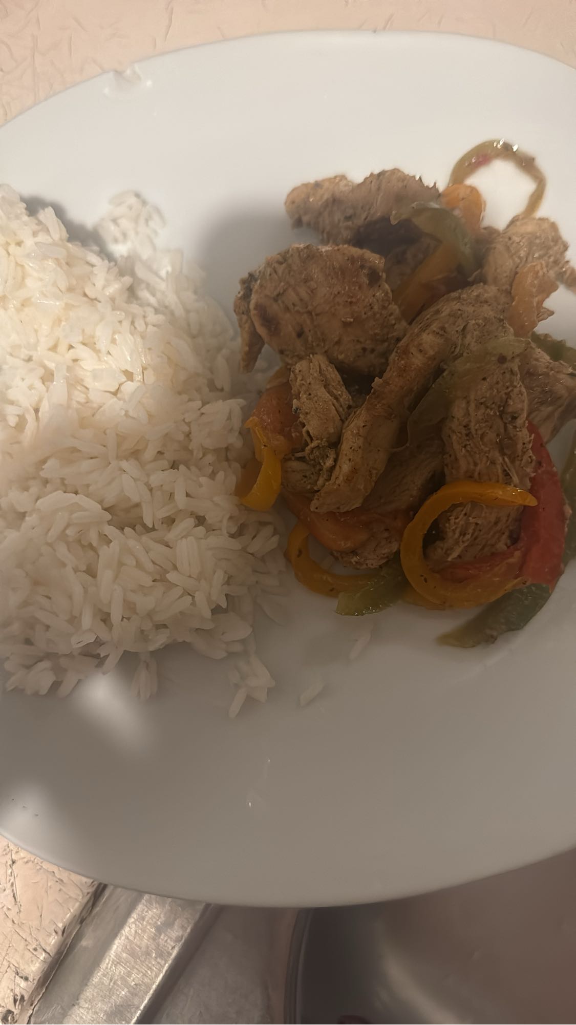 Pollo con arroz y pimientos