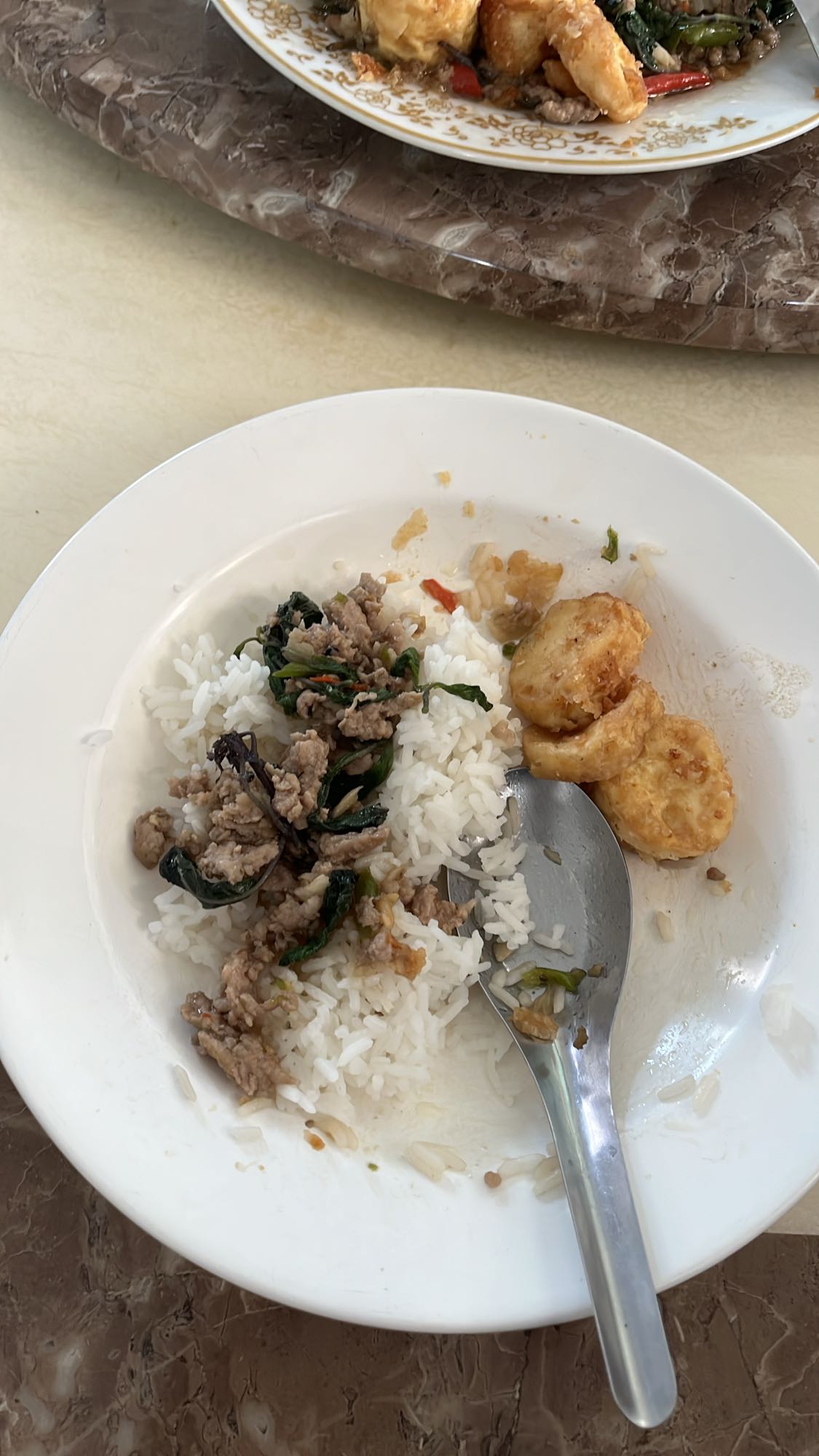 ข้าวกะเพราหมูสับเต้าหู้ทอด