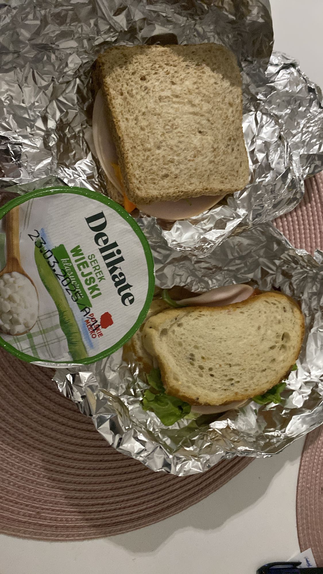 Kanapki z serkiem wiejskim