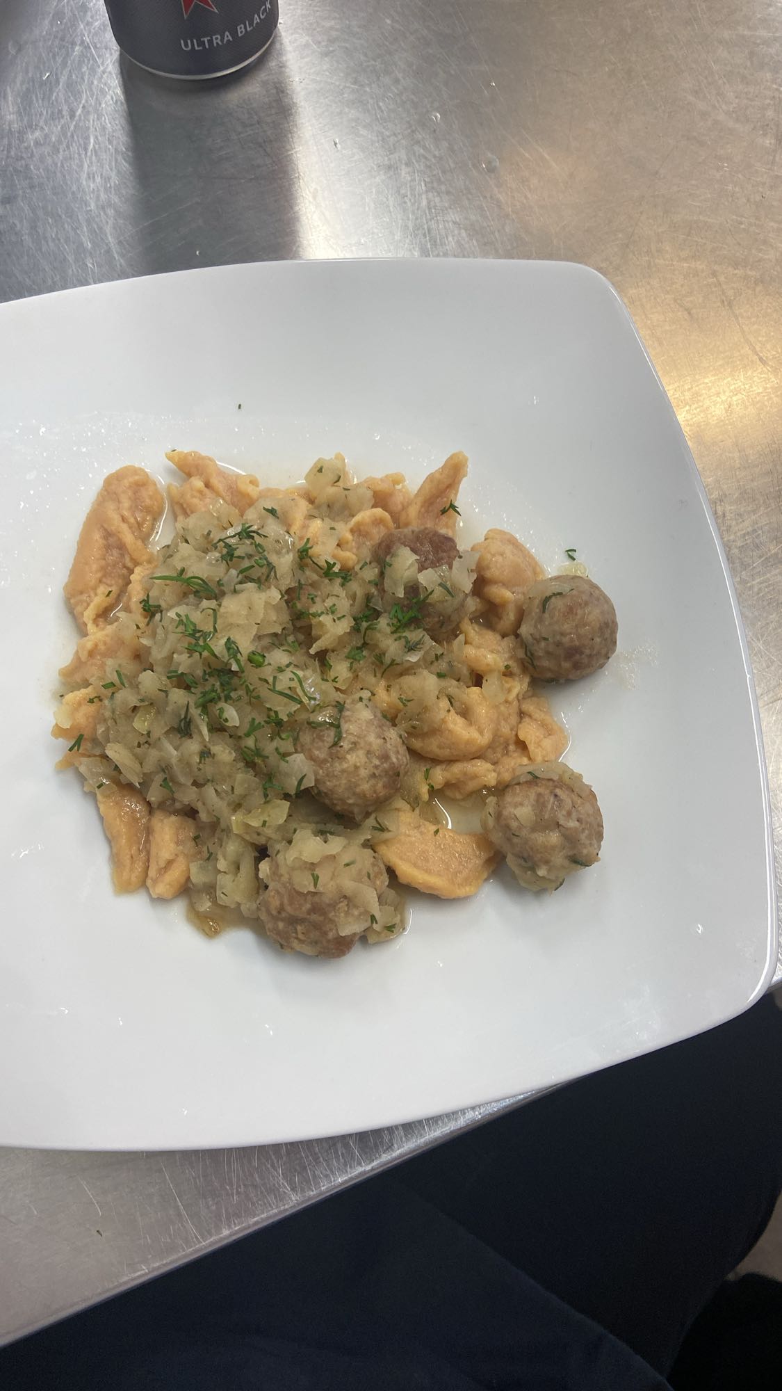 Kluseczki z mięsem i cebulą