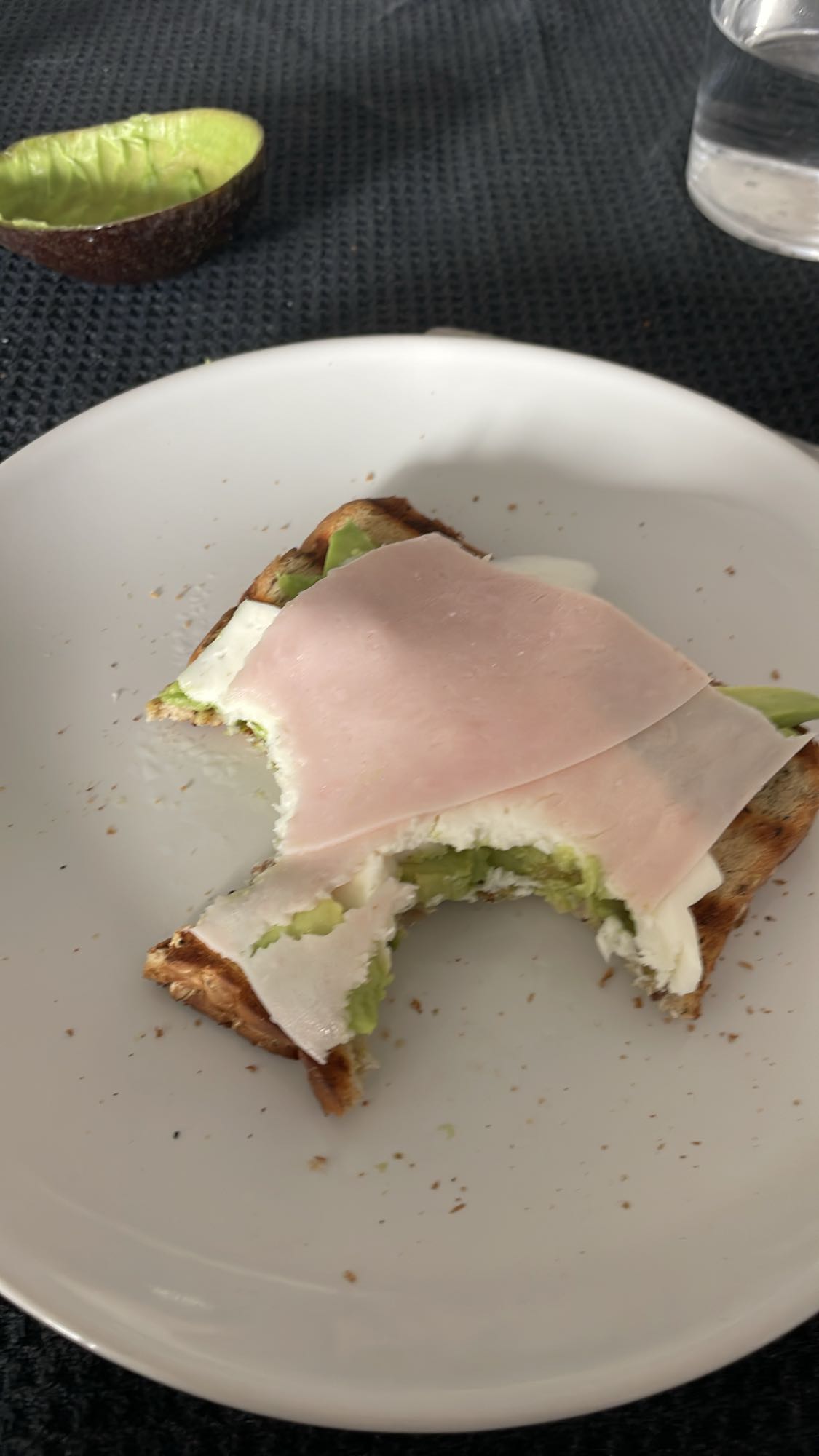 Tostada con aguacate