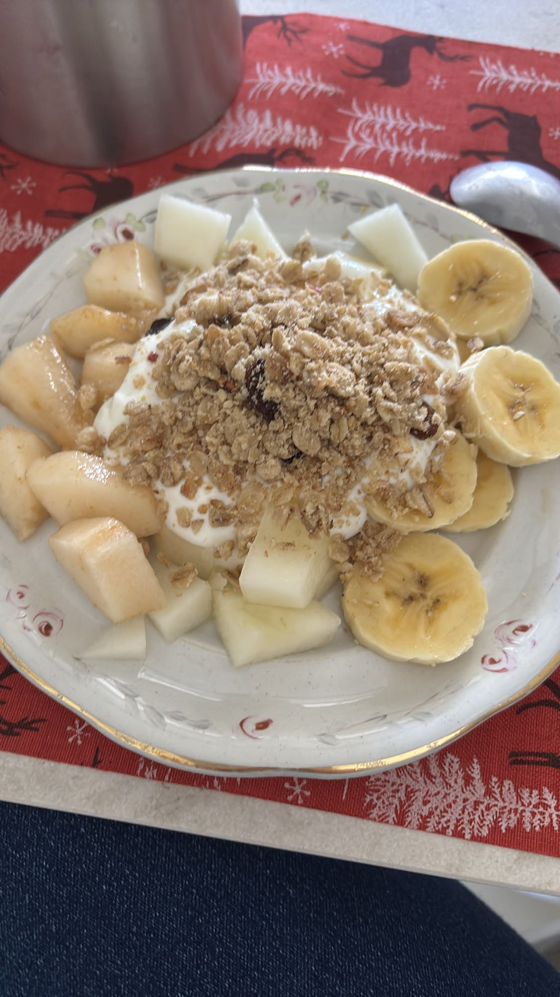 Yogur con frutas y granola