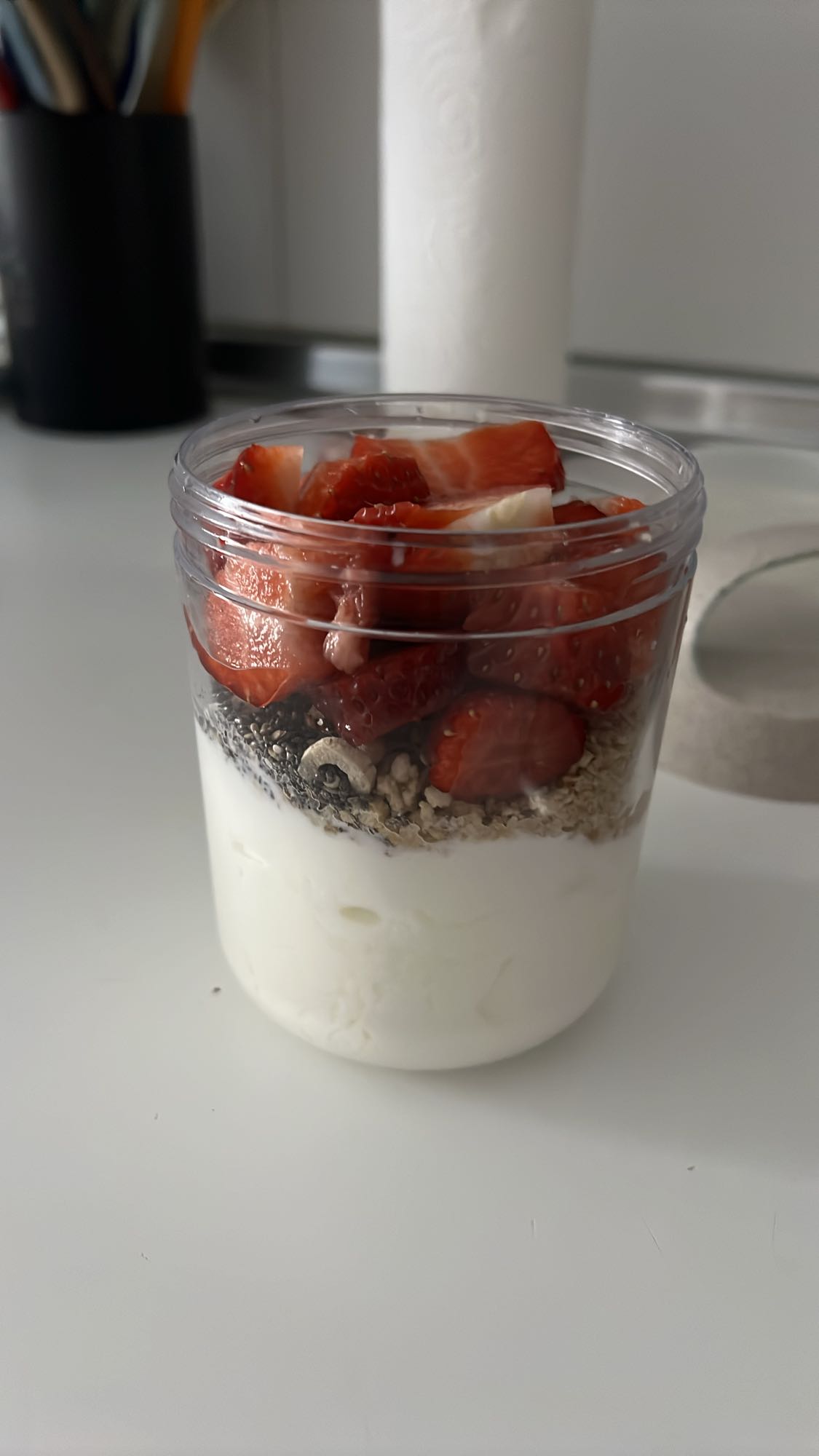 Yogur con frutas y semillas