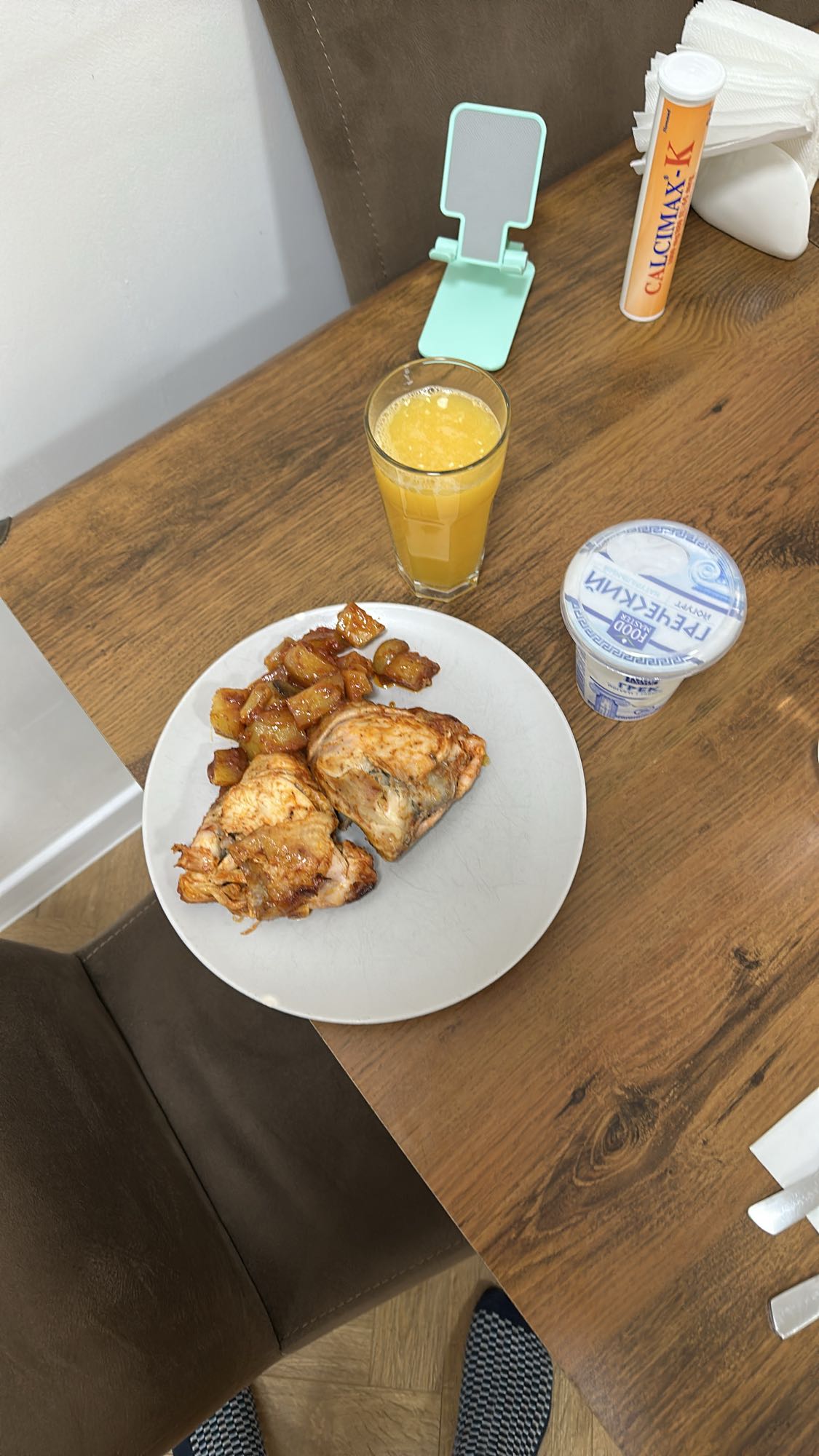 Pollo con papas y jugo